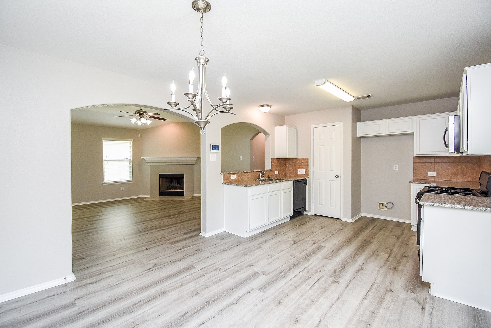 22427 Bellow Glen Drive Property Photo 8