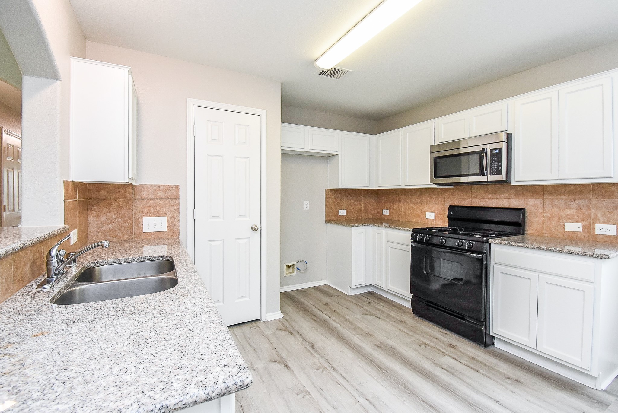 22427 Bellow Glen Drive Property Photo 9