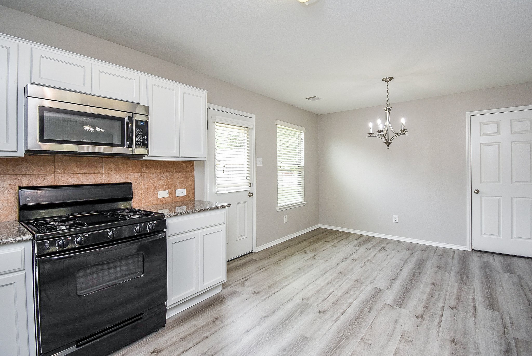22427 Bellow Glen Drive Property Photo 10