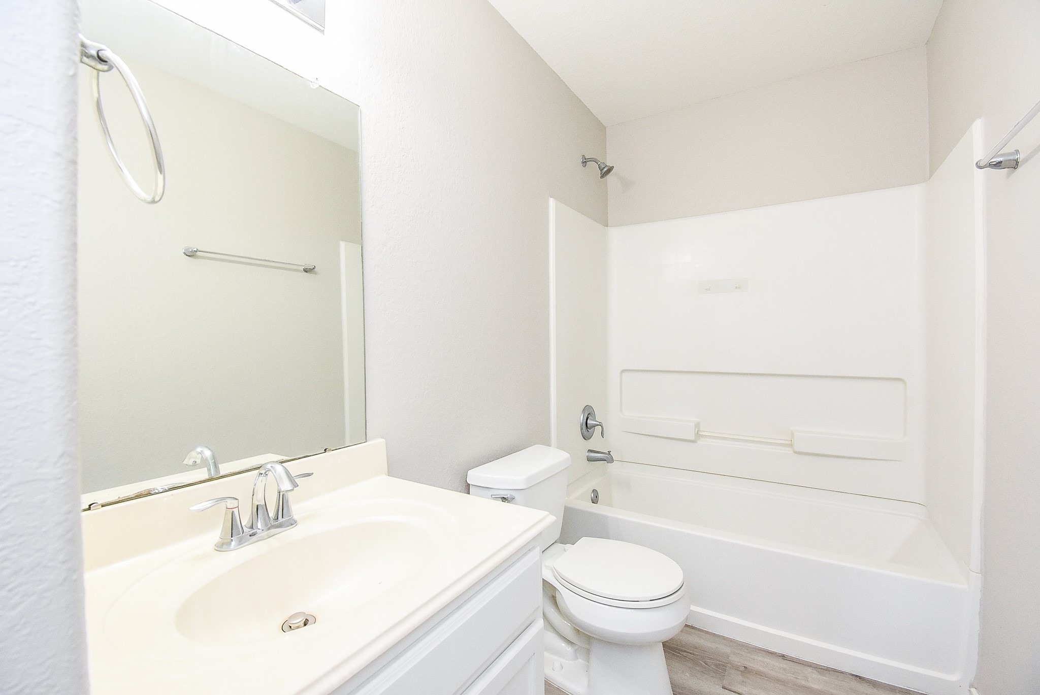 22427 Bellow Glen Drive Property Photo 11
