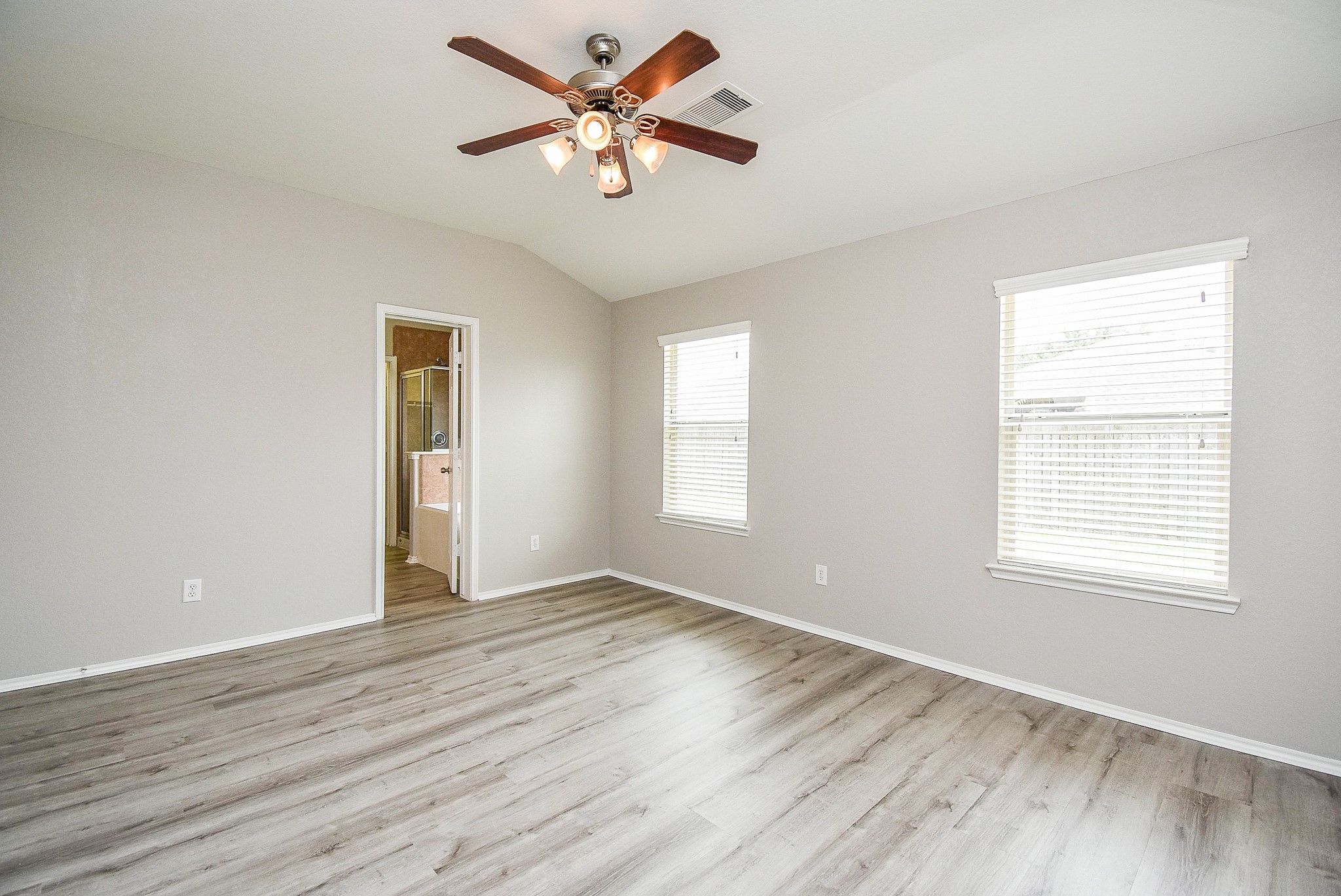 22427 Bellow Glen Drive Property Photo 13