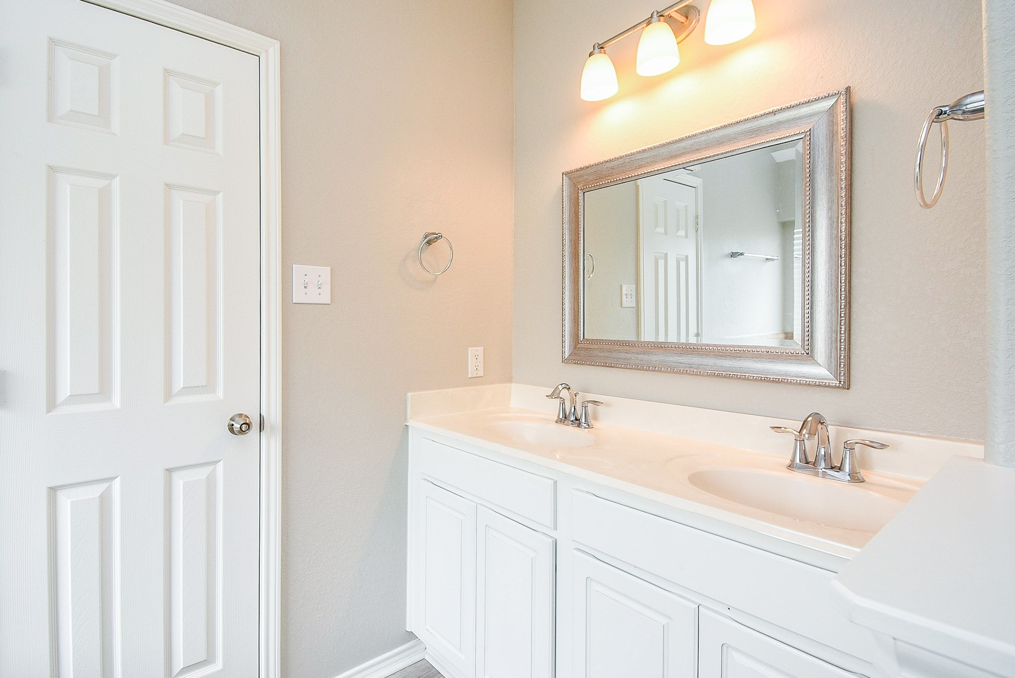 22427 Bellow Glen Drive Property Photo 15