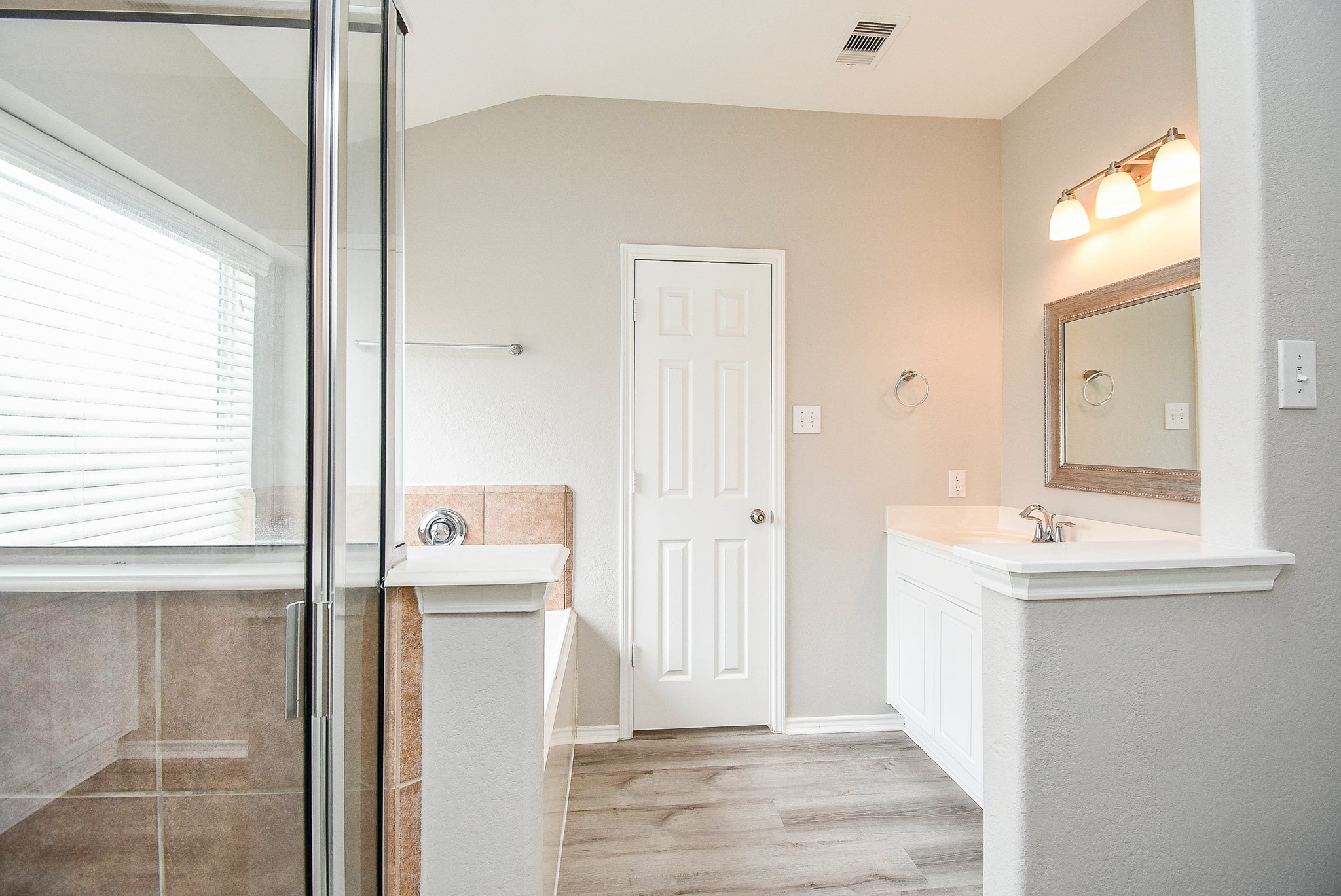 22427 Bellow Glen Drive Property Photo 16
