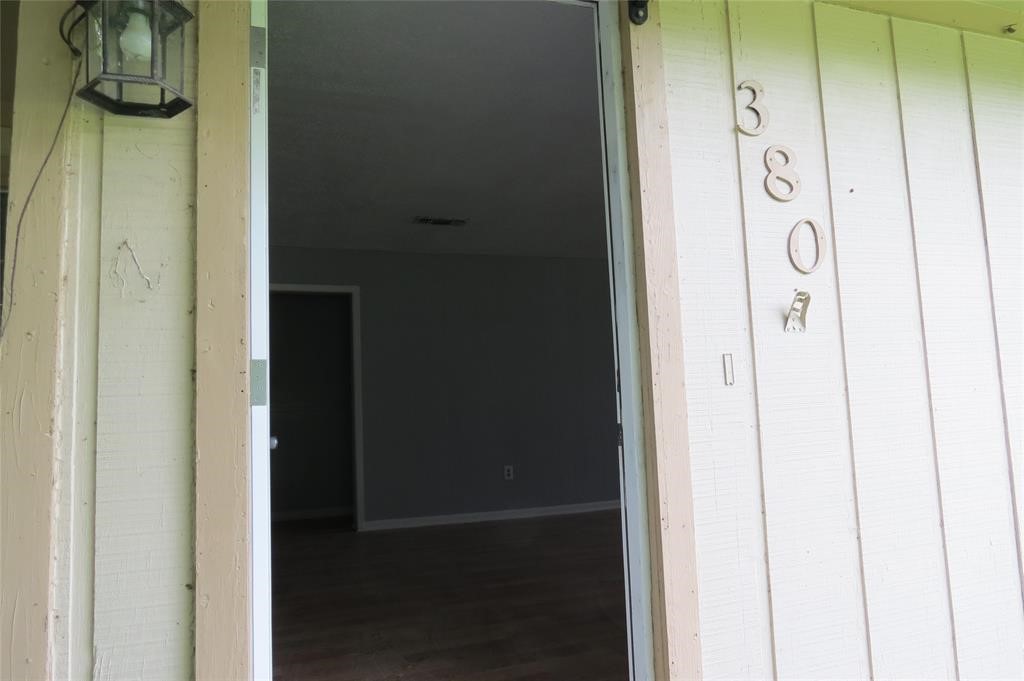 380 Keeland Dr Property Photo 2