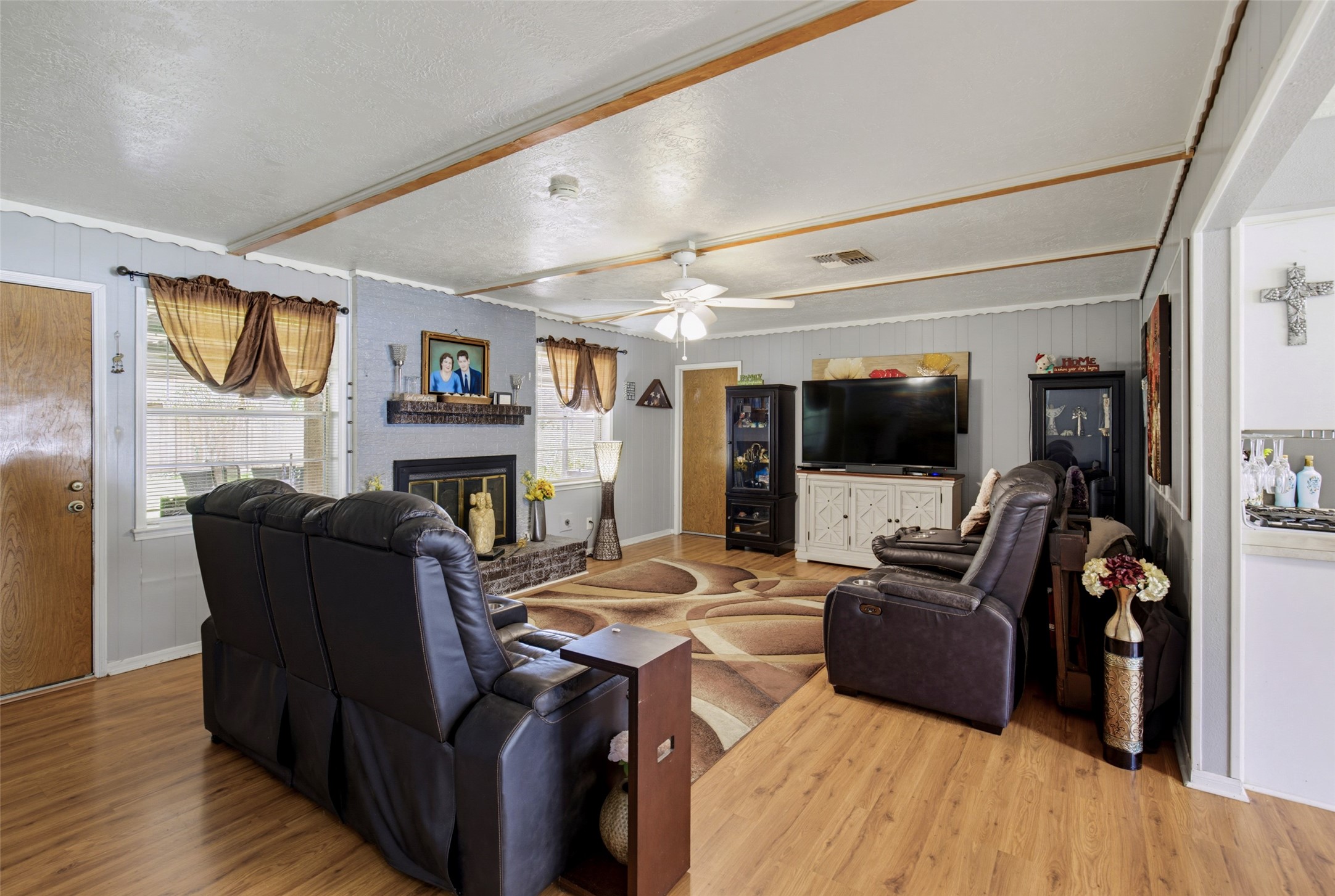 1912 Winding Creek Drive Property Photo 3