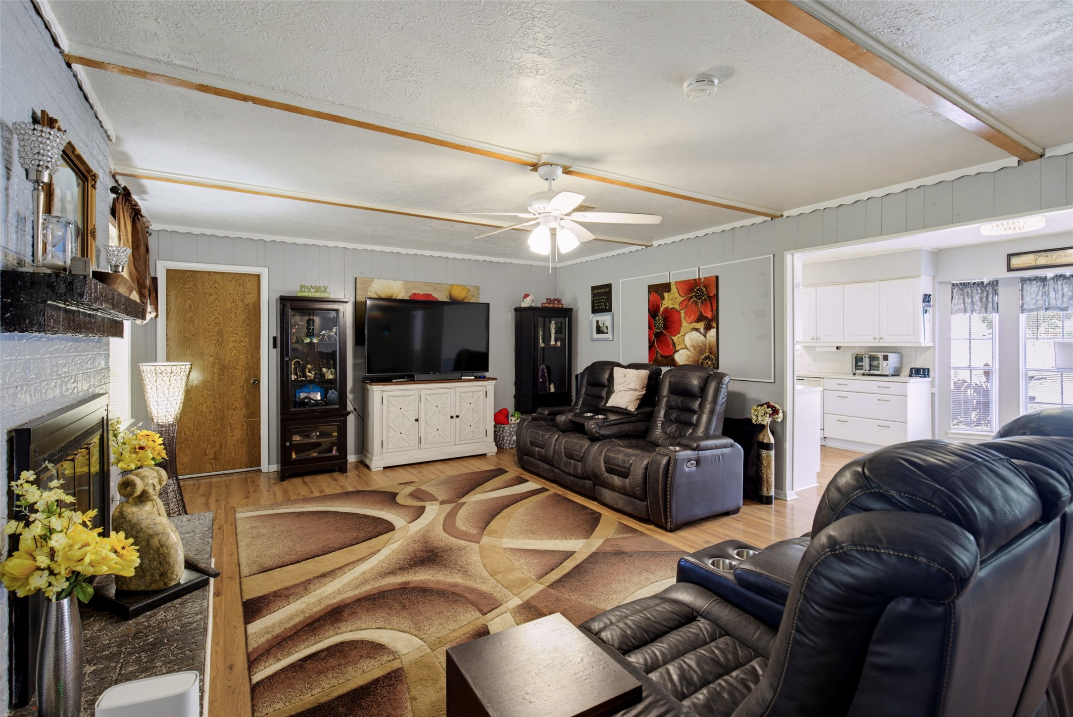 1912 Winding Creek Drive Property Photo 4