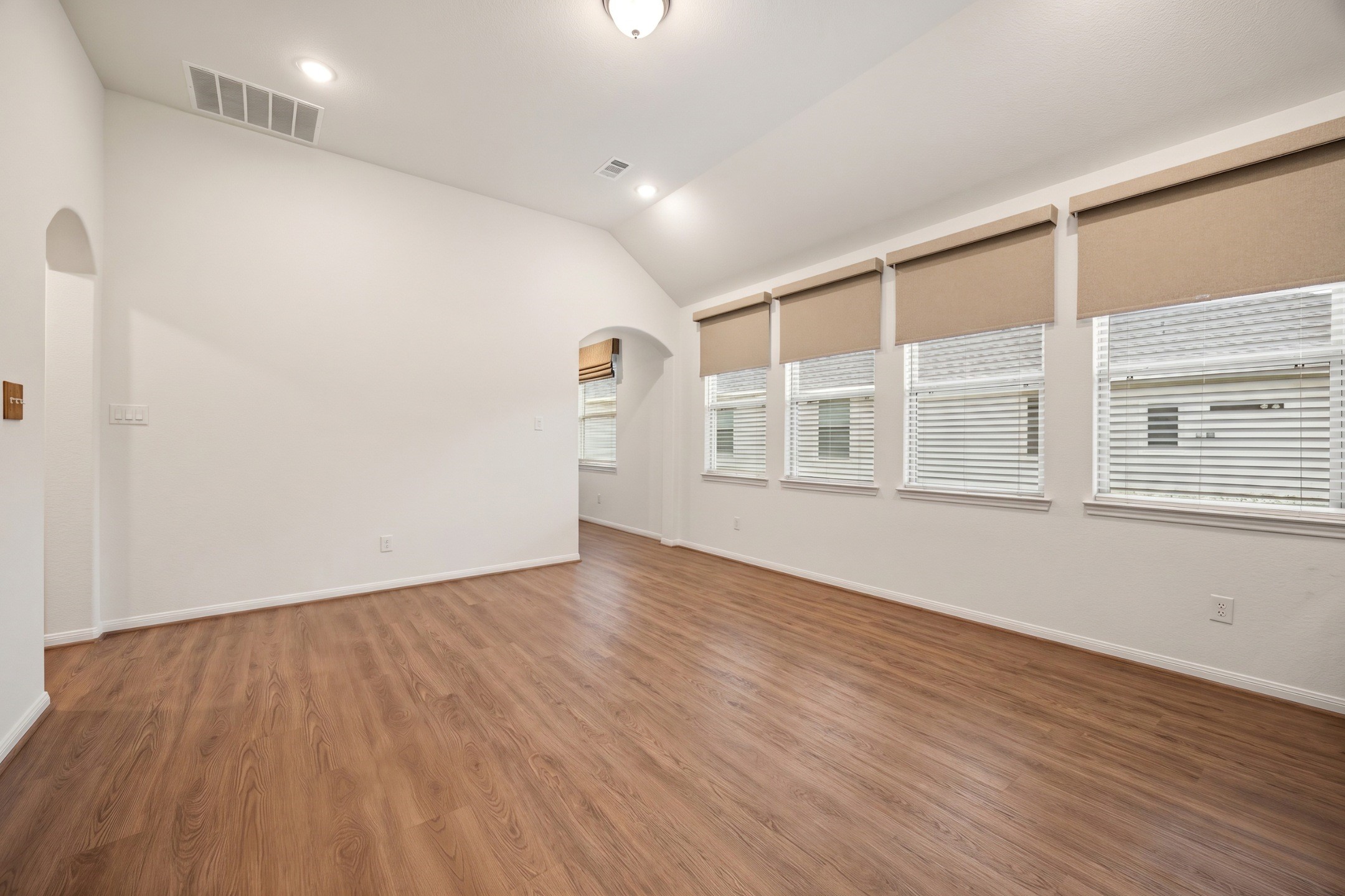 10422 Milford Woods Lane Property Photo 3