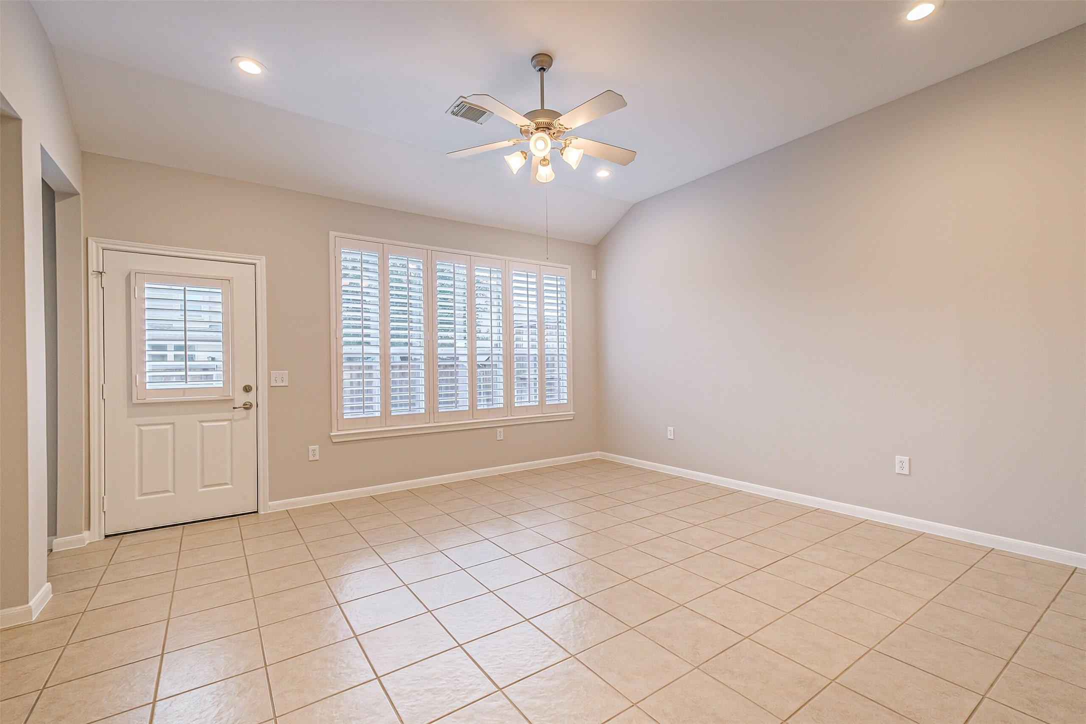 9718 Catalina Leaf Lane Property Photo 8