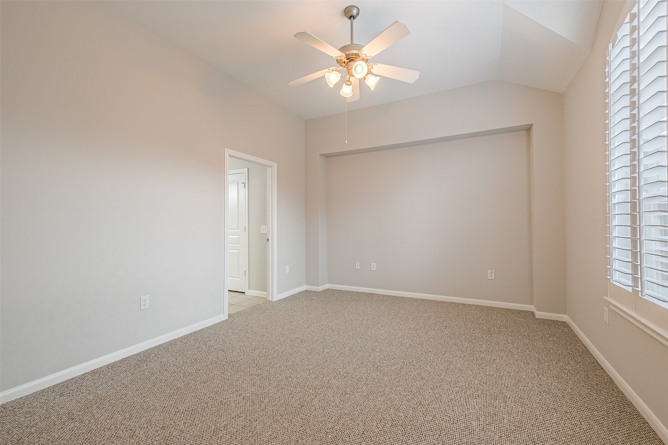 9718 Catalina Leaf Lane Property Photo 12