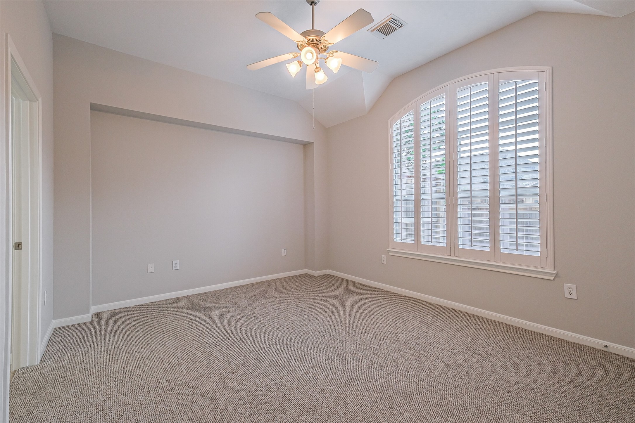 9718 Catalina Leaf Lane Property Photo 15