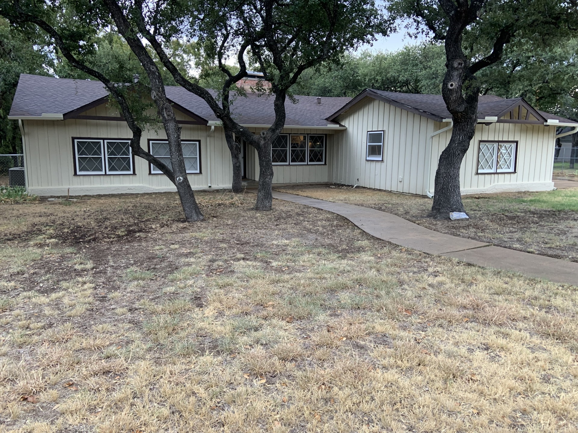 4100 Oakdale Drive Property Photo 4