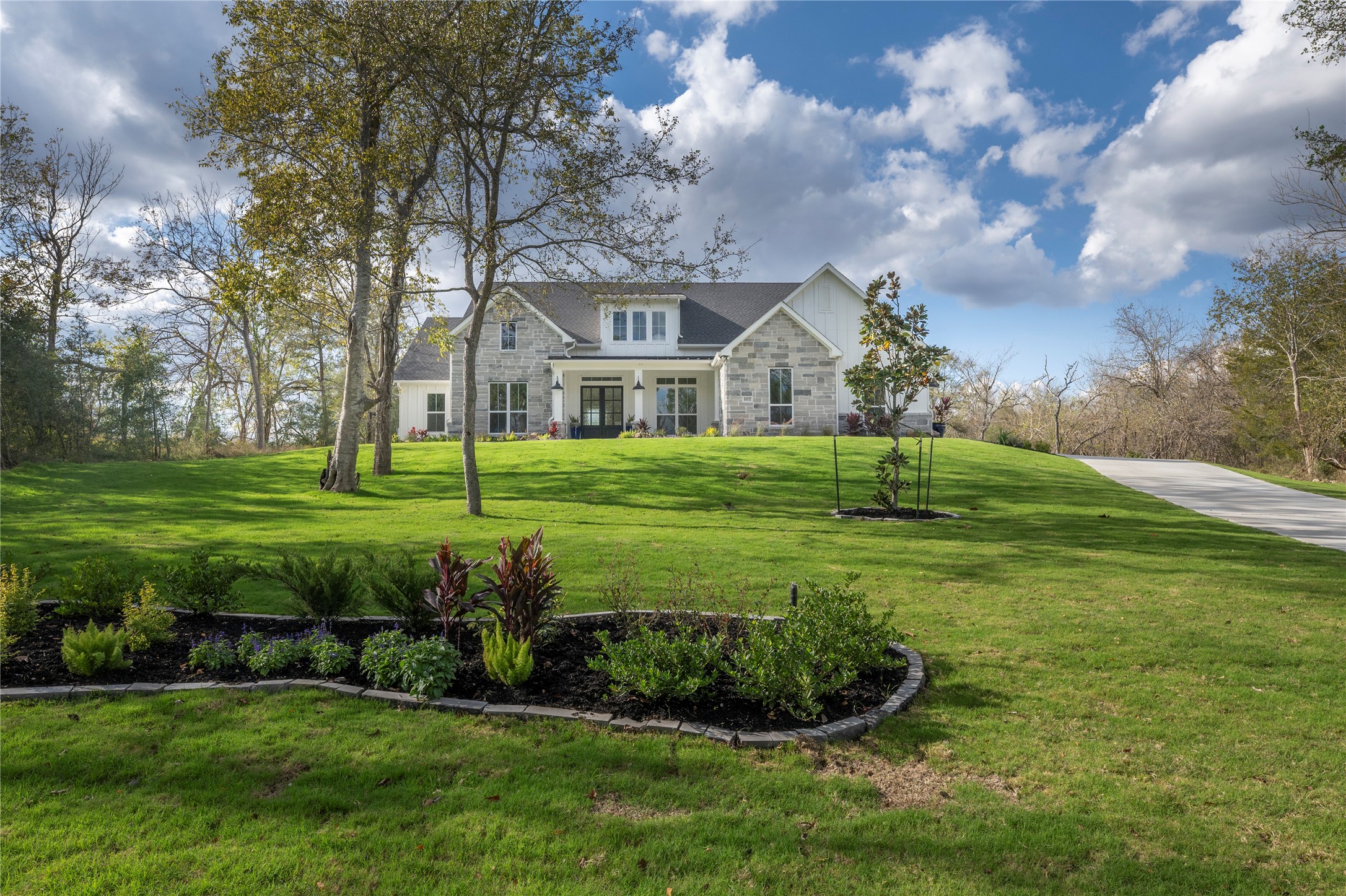 10037 Clear Woods Court N Property Photo 3
