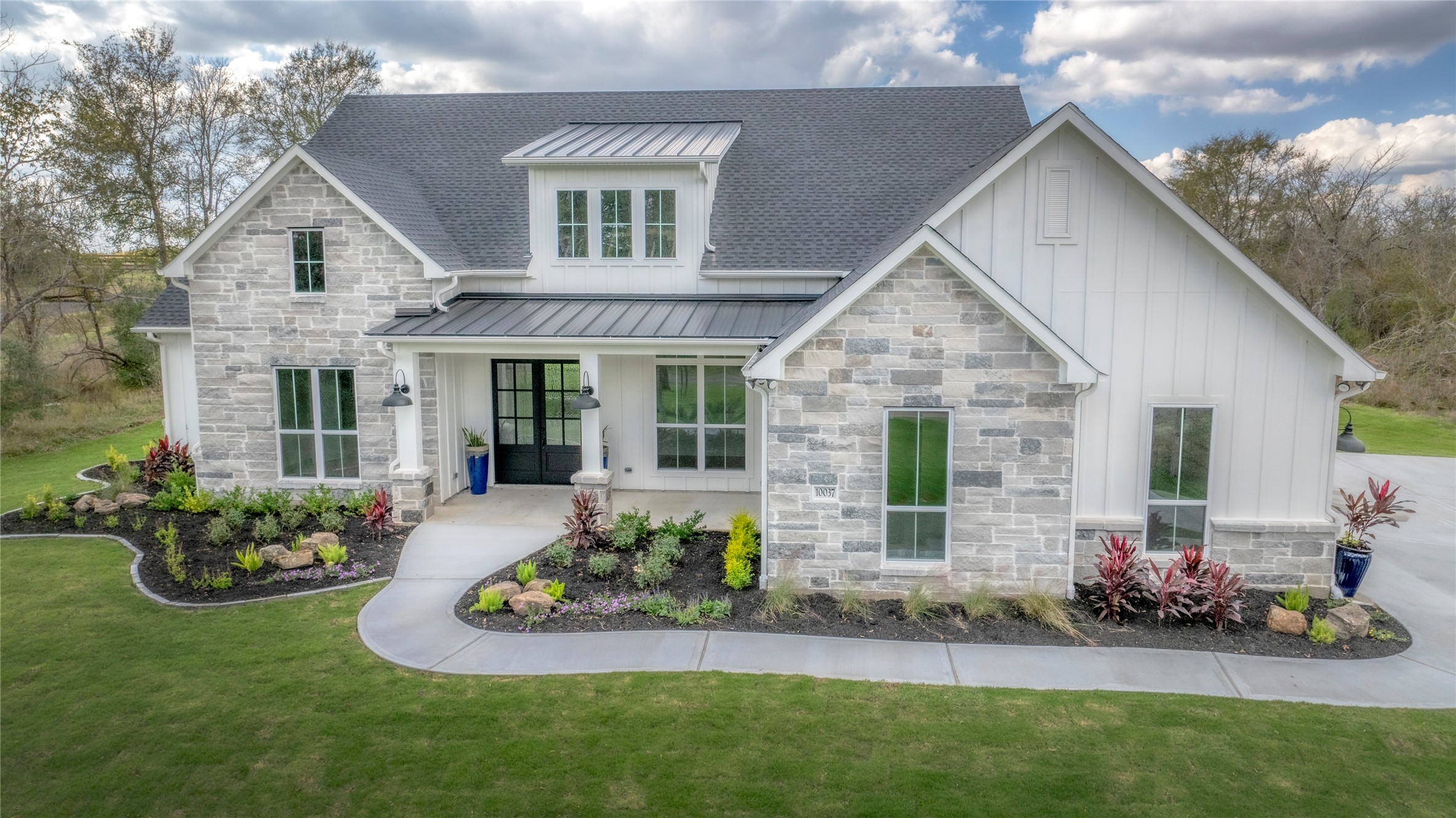 10037 Clear Woods Court N Property Photo 5