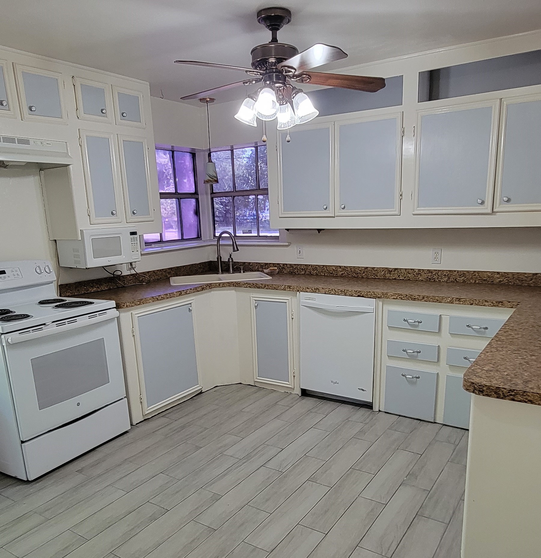 17308 Valley Lane Property Photo 3
