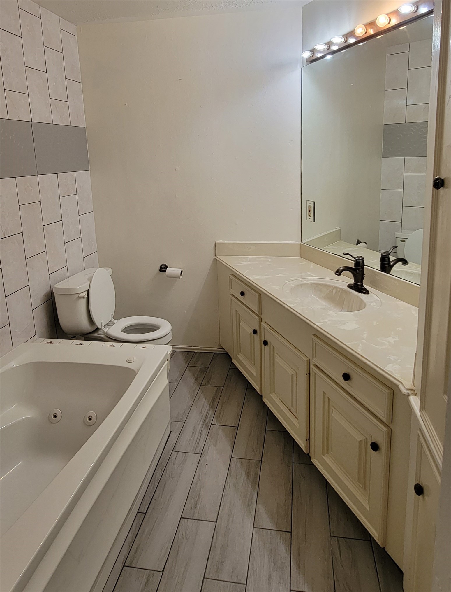17308 Valley Lane Property Photo 6