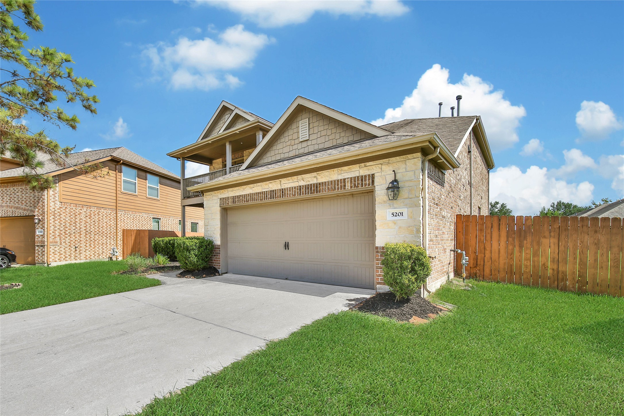 5201 Kendall Glen Court Property Photo 4