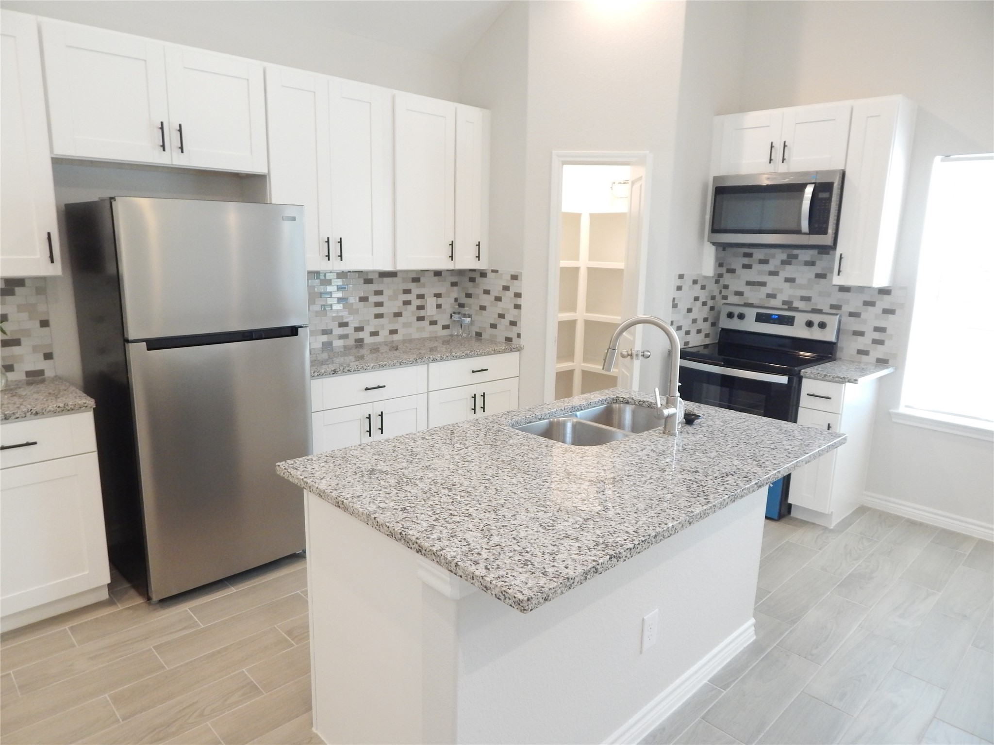 230 Northlawn Property Photo 4