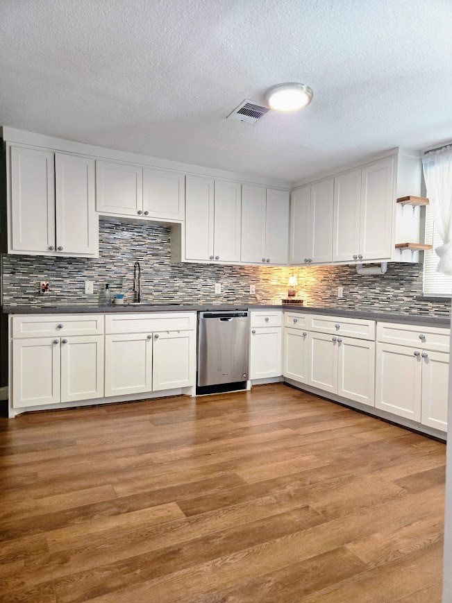 4718 Meadow Park Drive Property Photo 2