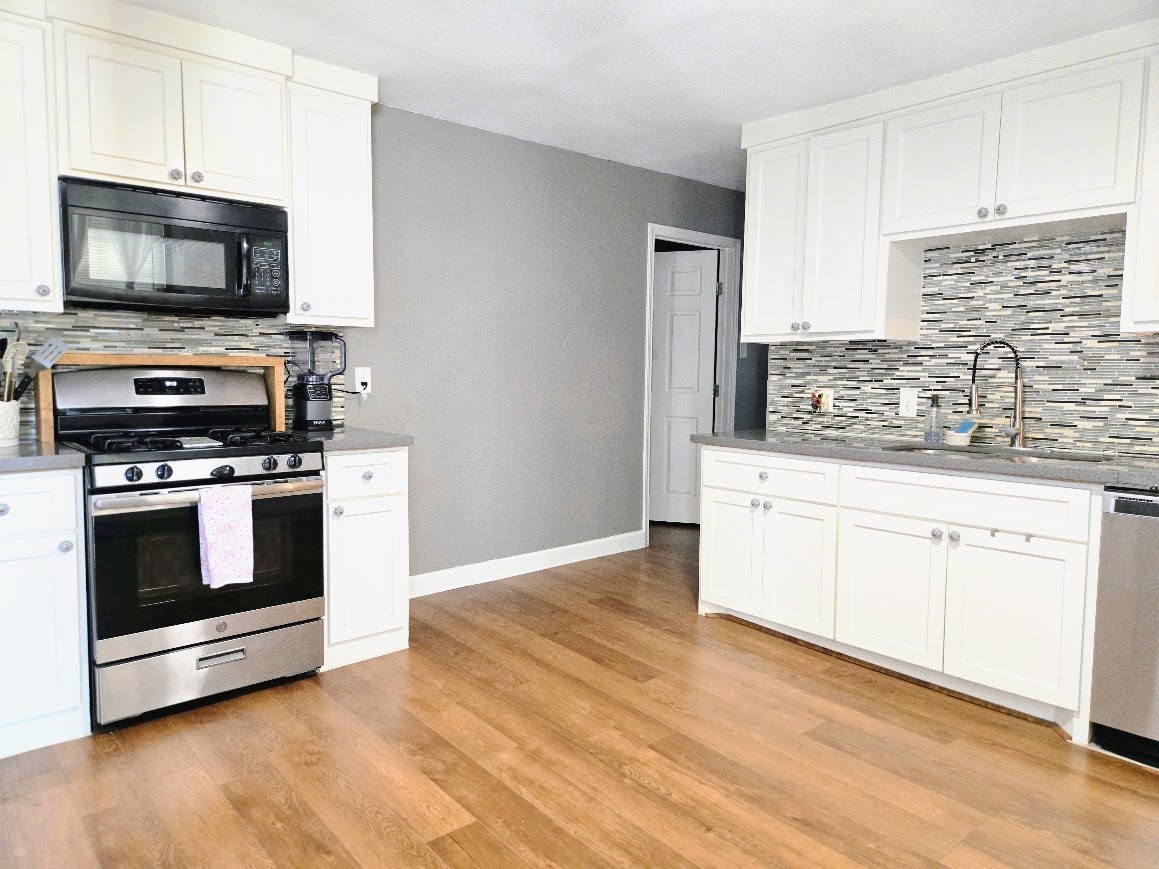 4718 Meadow Park Drive Property Photo 4