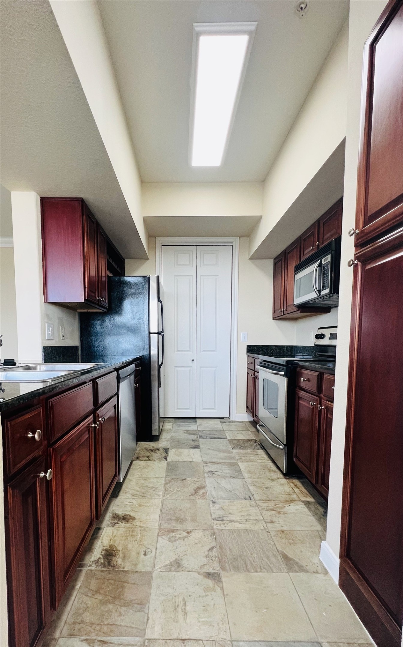 7575 Kirby Drive 2405 Property Photo 5