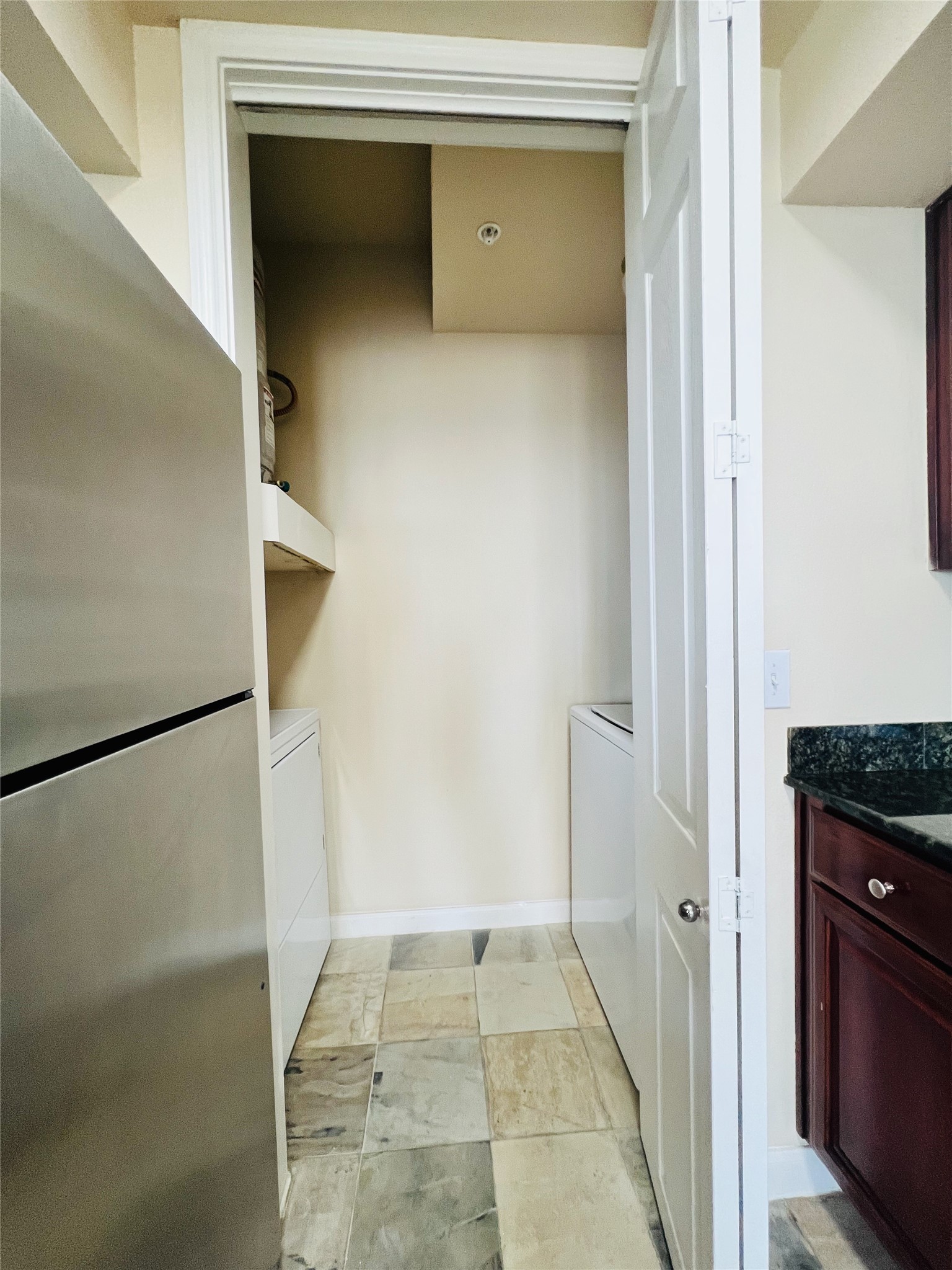 7575 Kirby Drive 2405 Property Photo 6