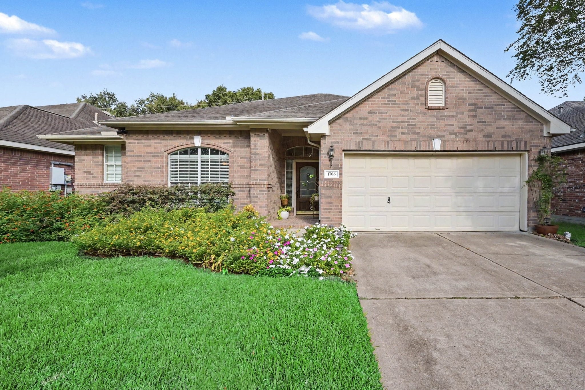 1706 Fossil Park Drive Property Photo 1