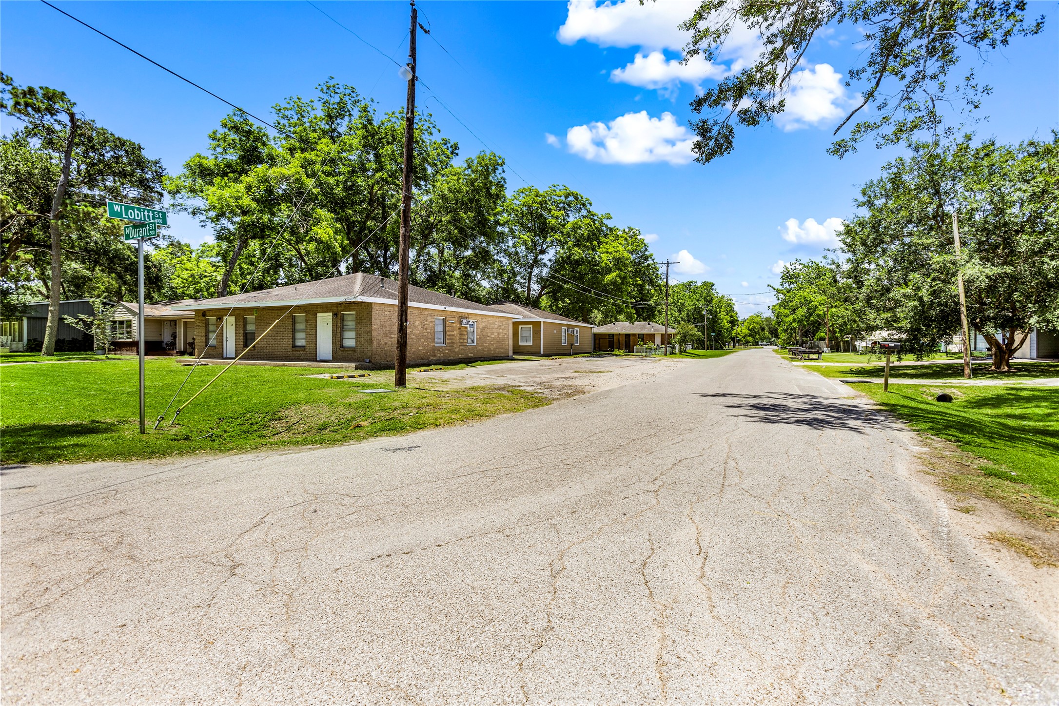 1001 W Lobitt Street Property Photo 5