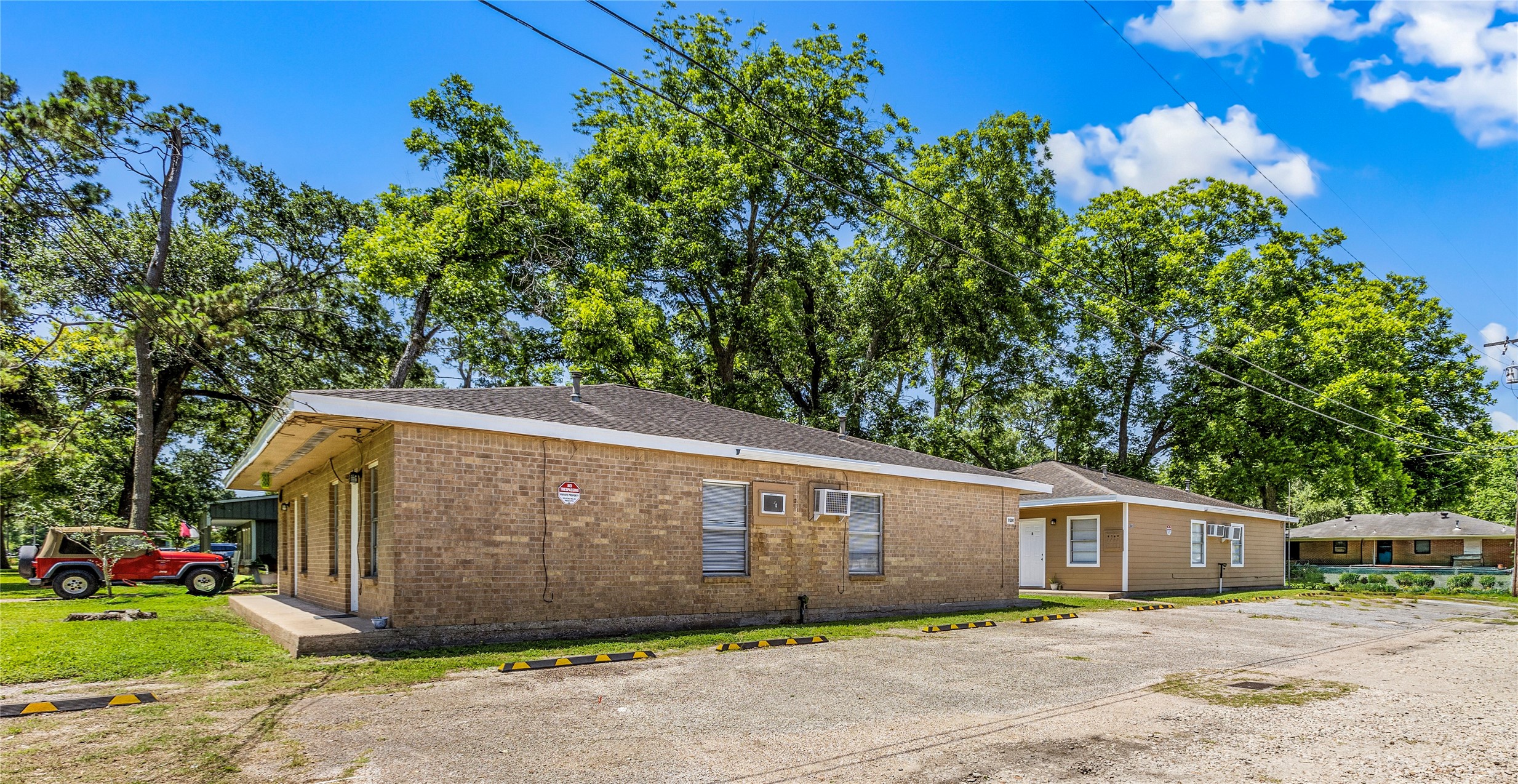 1001 W Lobitt Street Property Photo 6