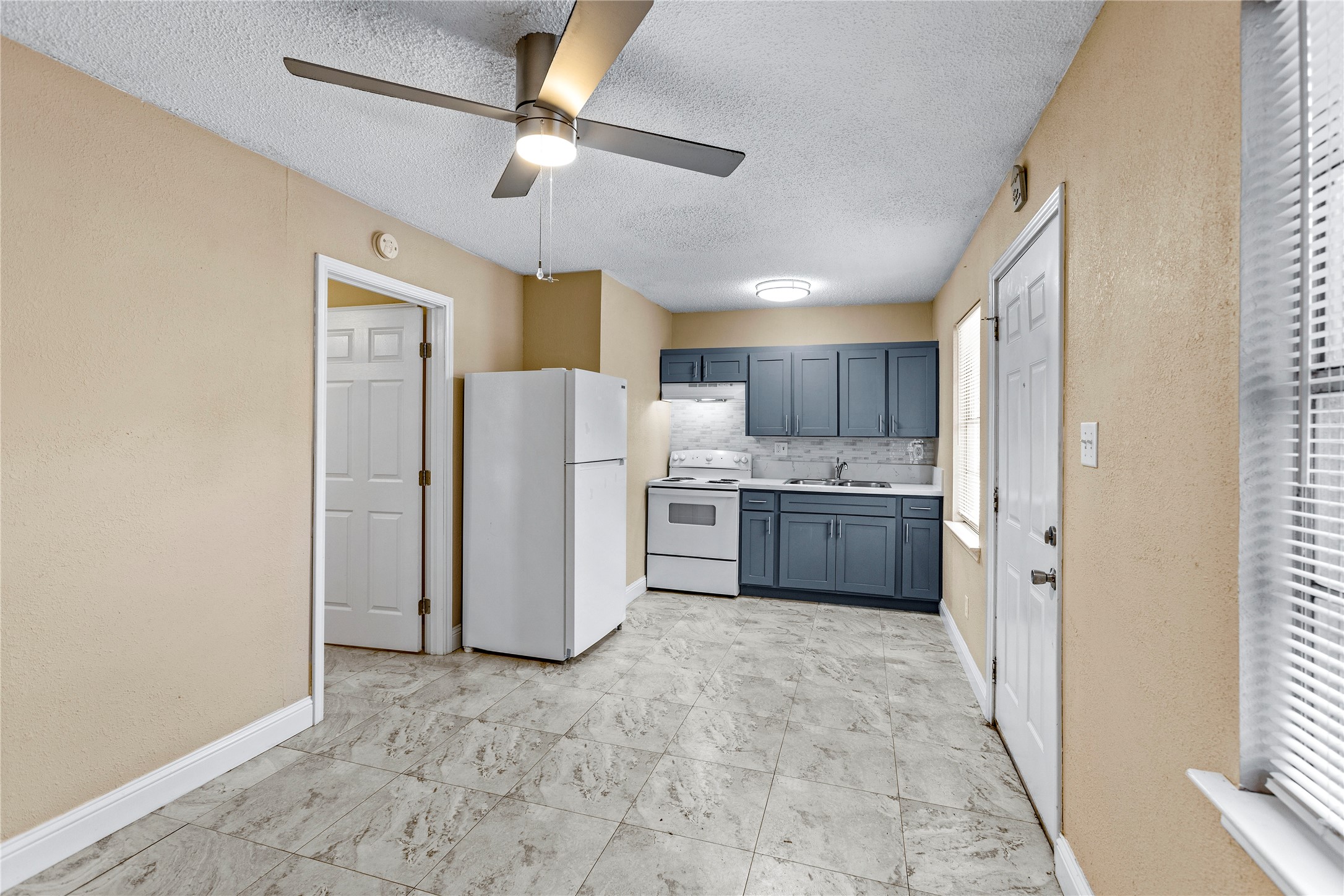 1001 W Lobitt Street Property Photo 13