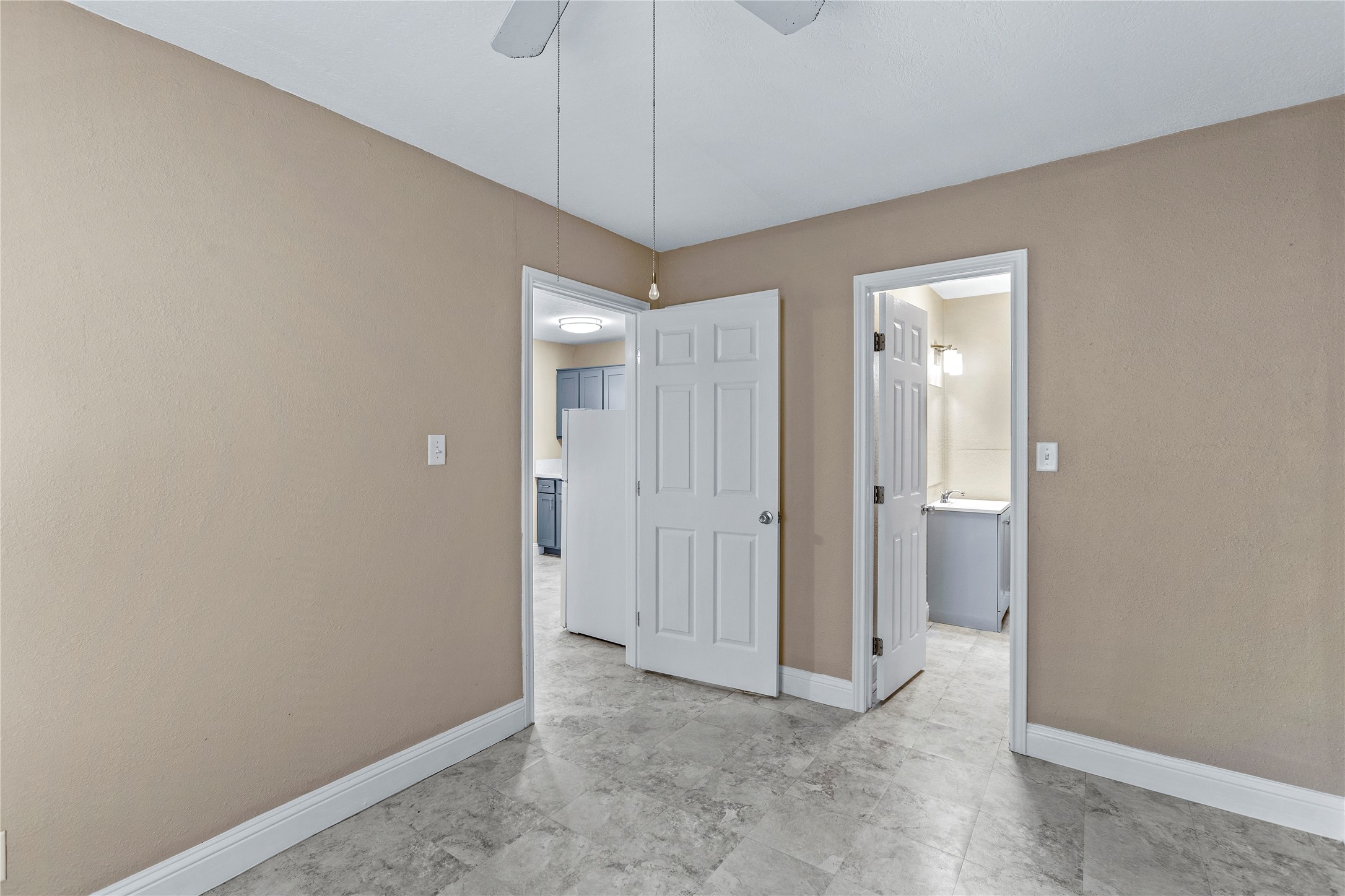 1001 W Lobitt Street Property Photo 14