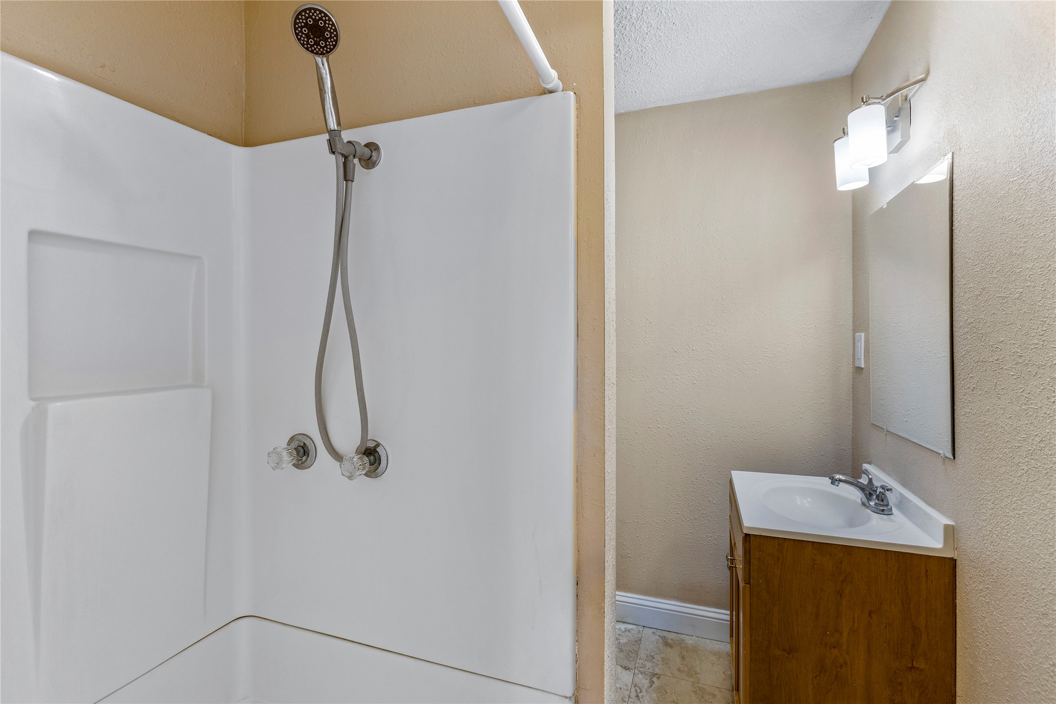 1001 W Lobitt Street Property Photo 20