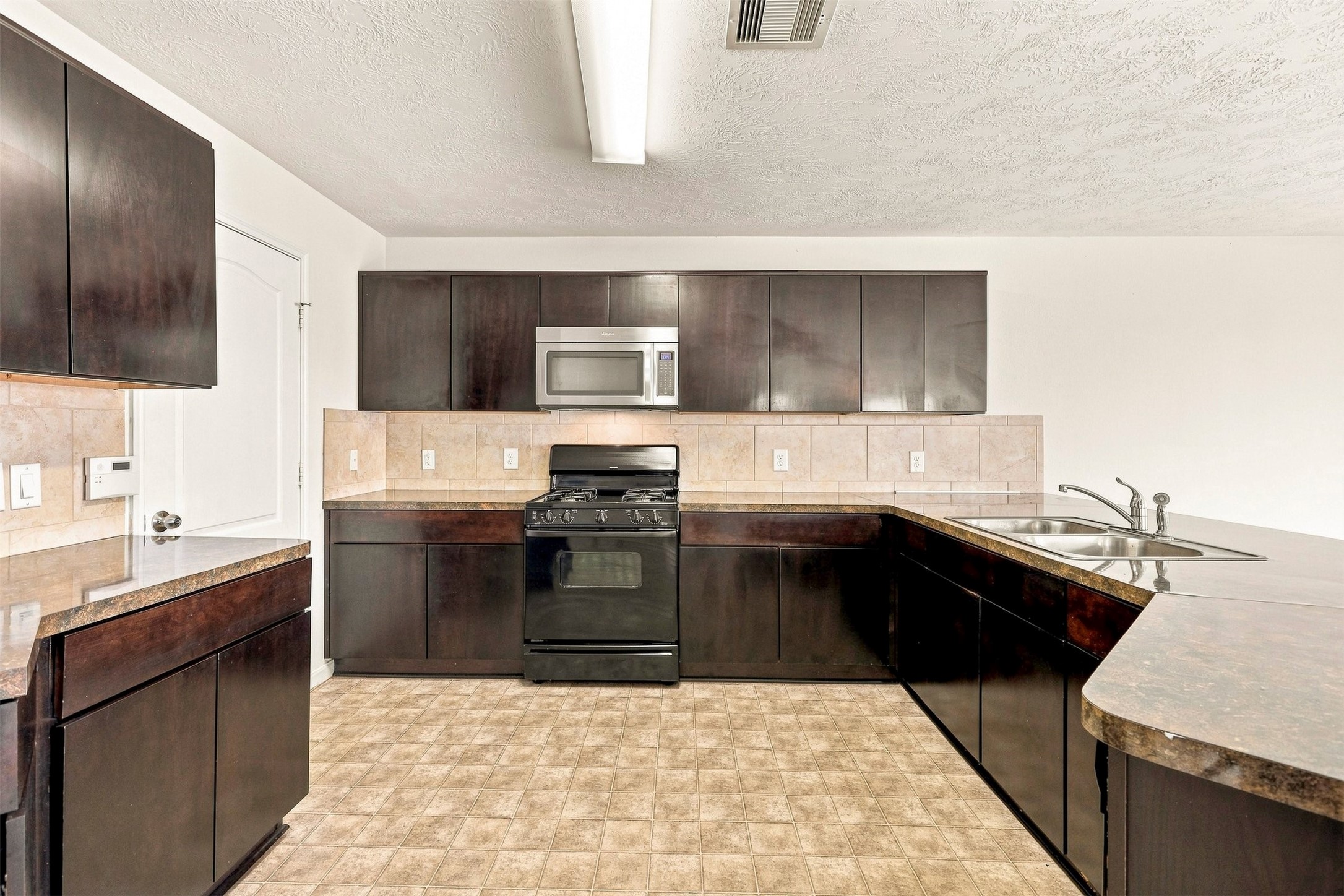 1014 Hummingbird Point Lane Property Photo 11