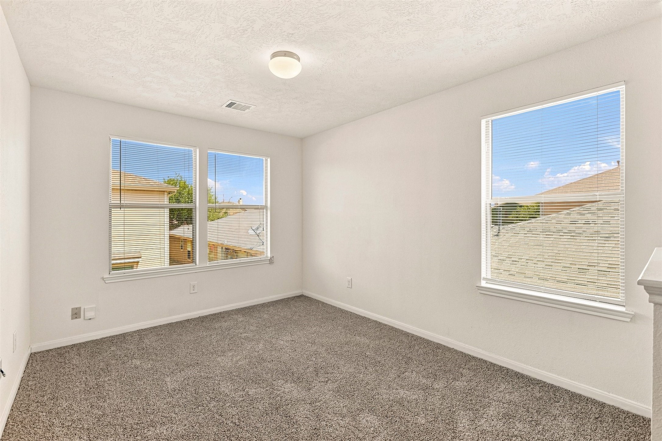 1014 Hummingbird Point Lane Property Photo 14