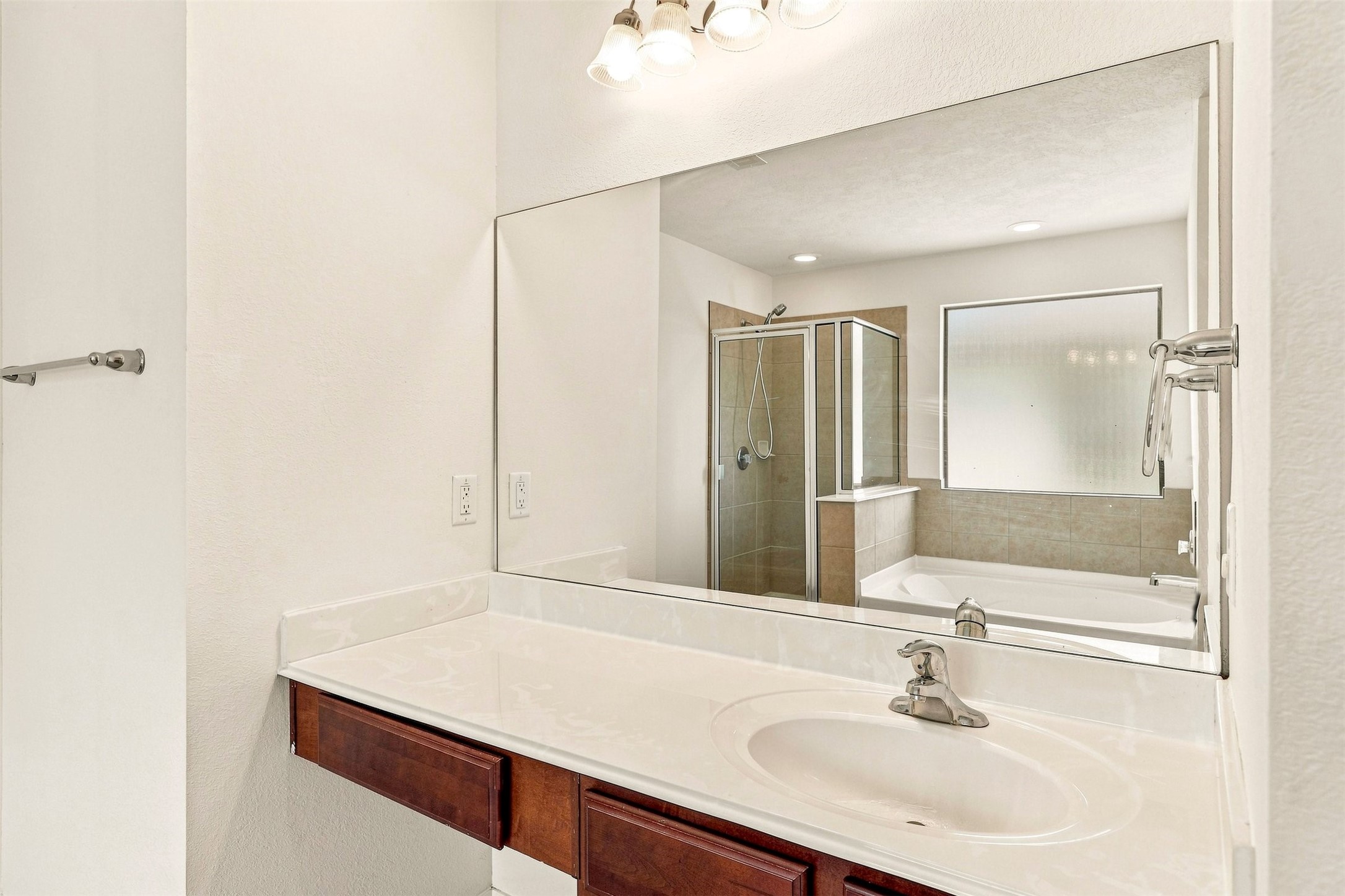 1014 Hummingbird Point Lane Property Photo 21