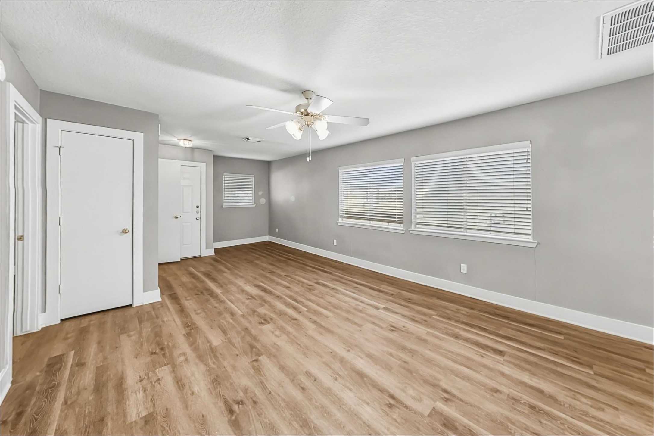 833 Lightningbug Lane Property Photo 5
