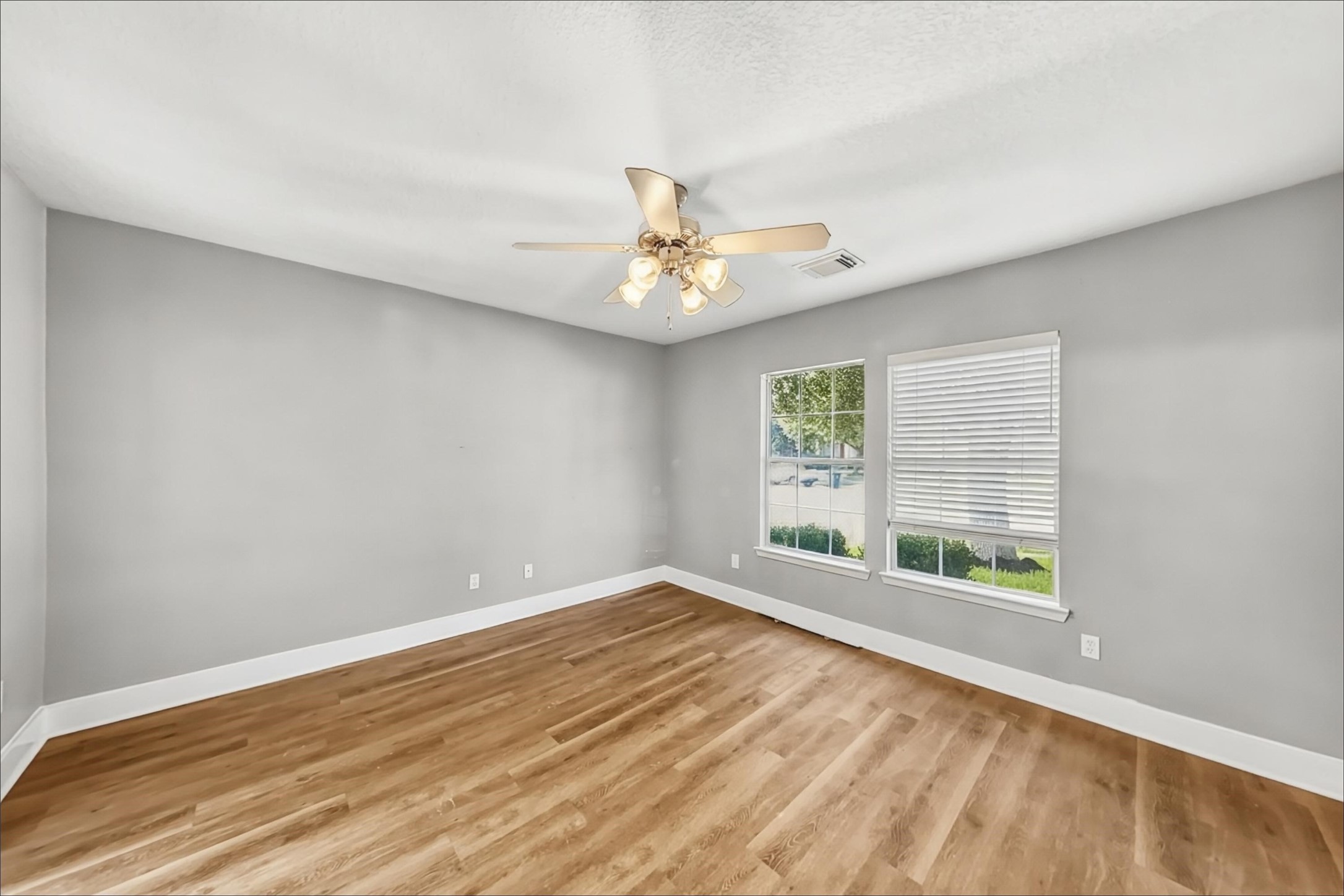 833 Lightningbug Lane Property Photo 9