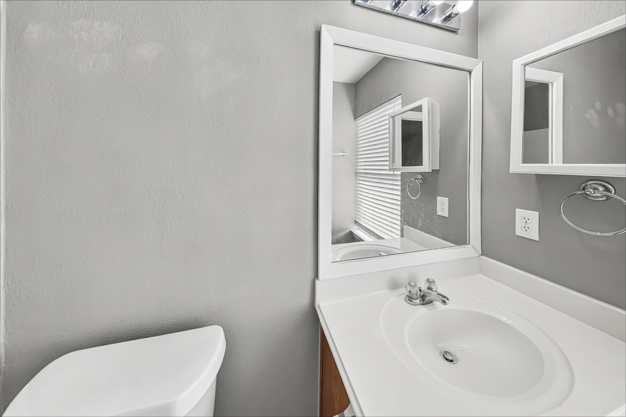 833 Lightningbug Lane Property Photo 10