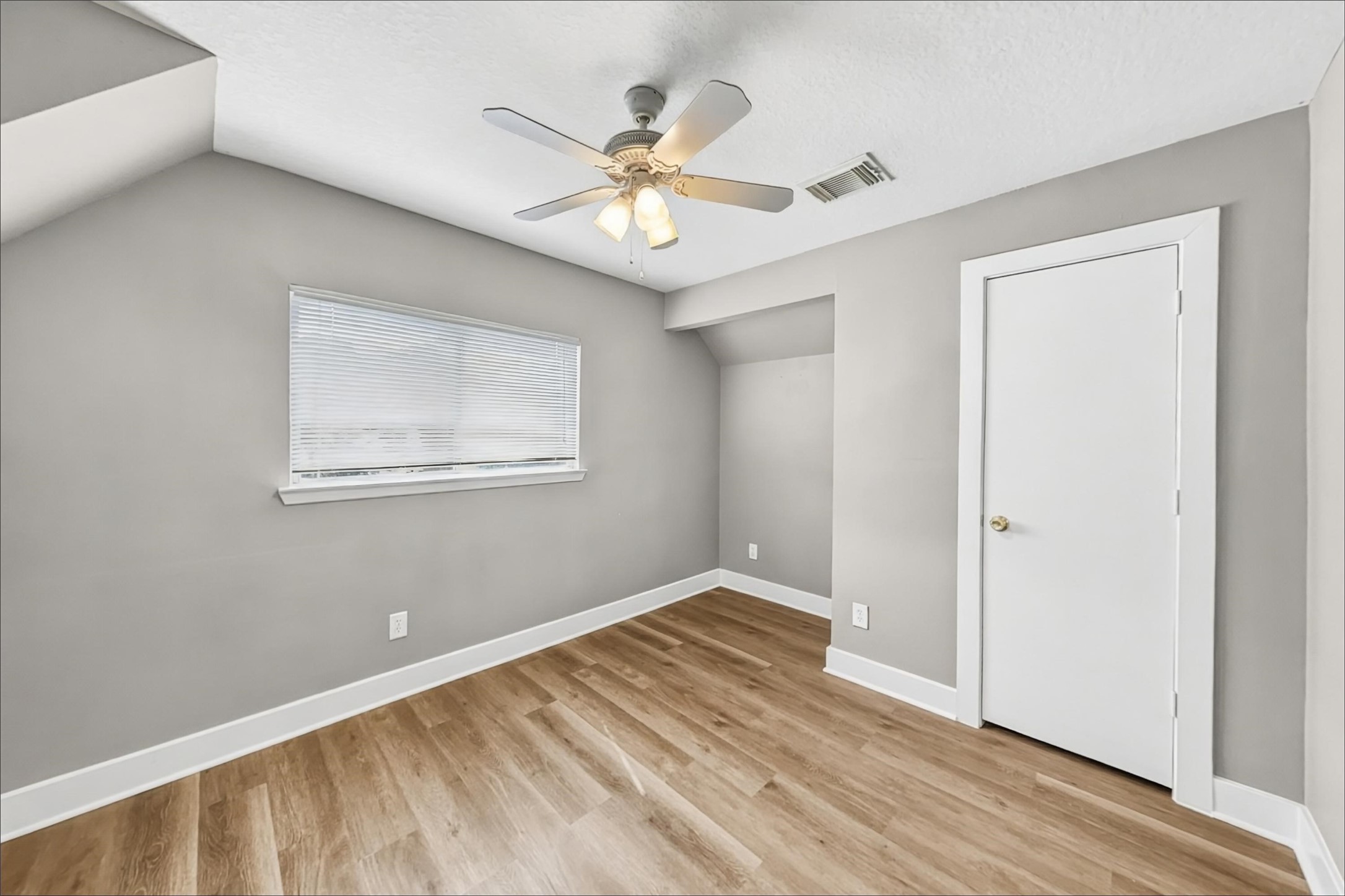 833 Lightningbug Lane Property Photo 14