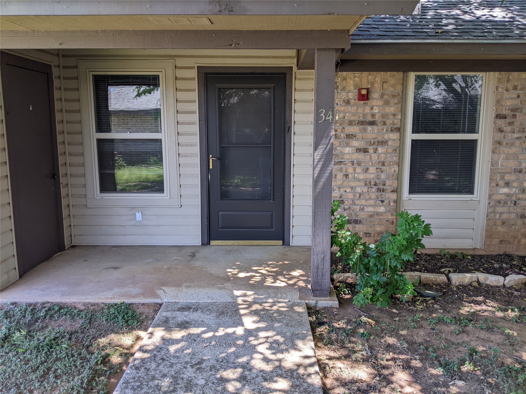 591 E Highway Street Property Photo 3