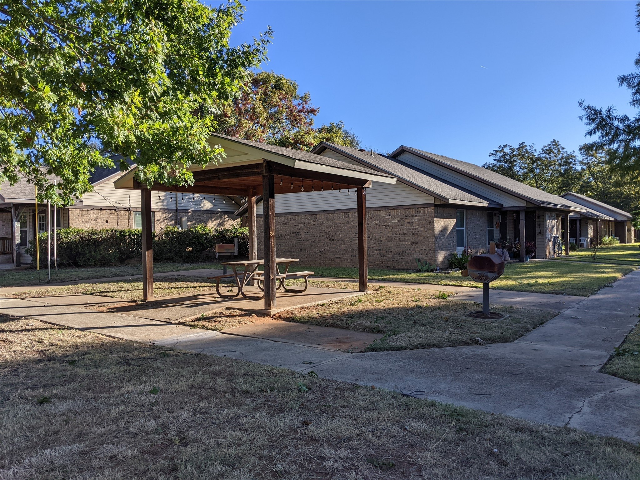591 E Highway Street Property Photo 5