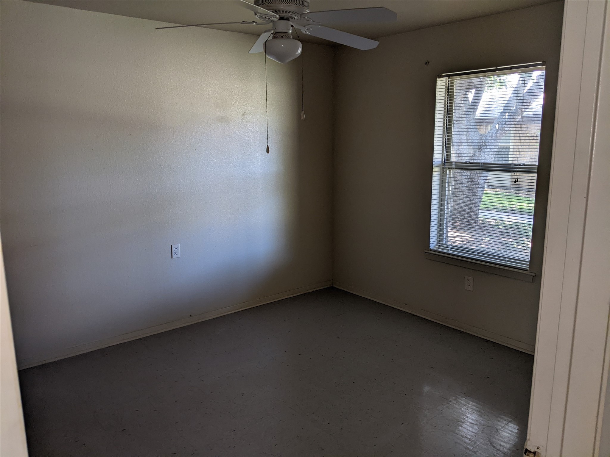 591 E Highway Street Property Photo 10