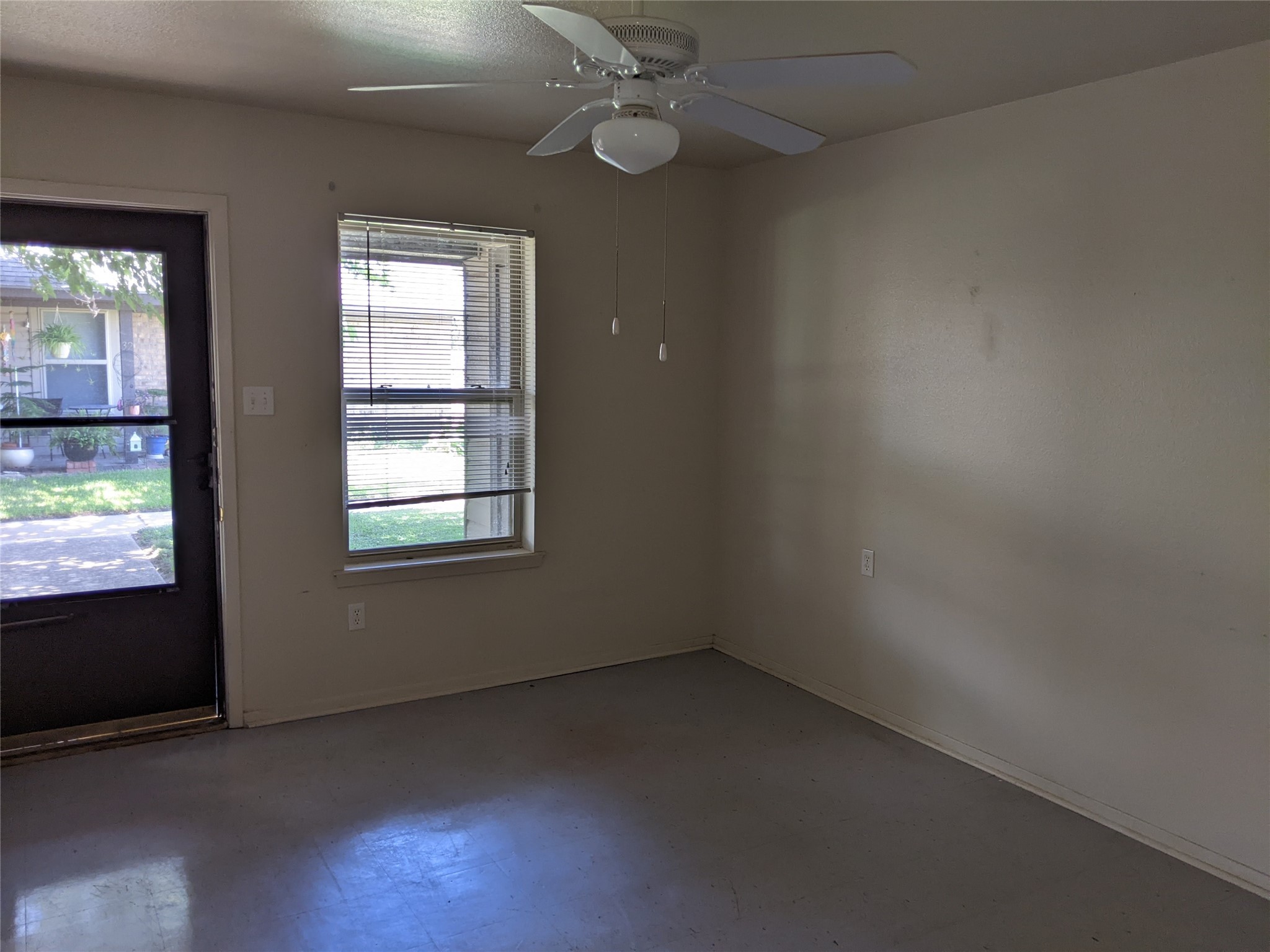 591 E Highway Street Property Photo 11