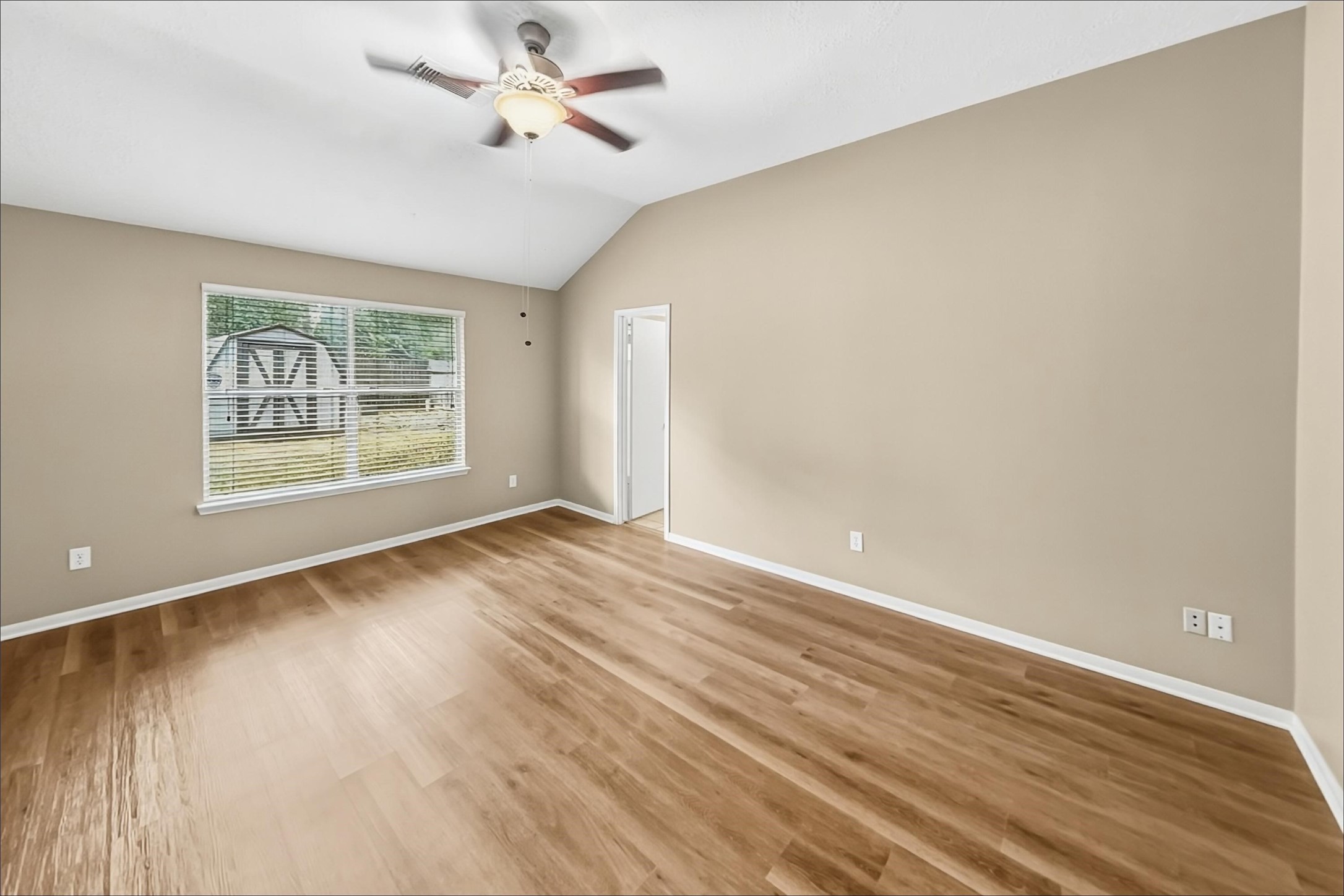 25914 Richards Road Property Photo 6