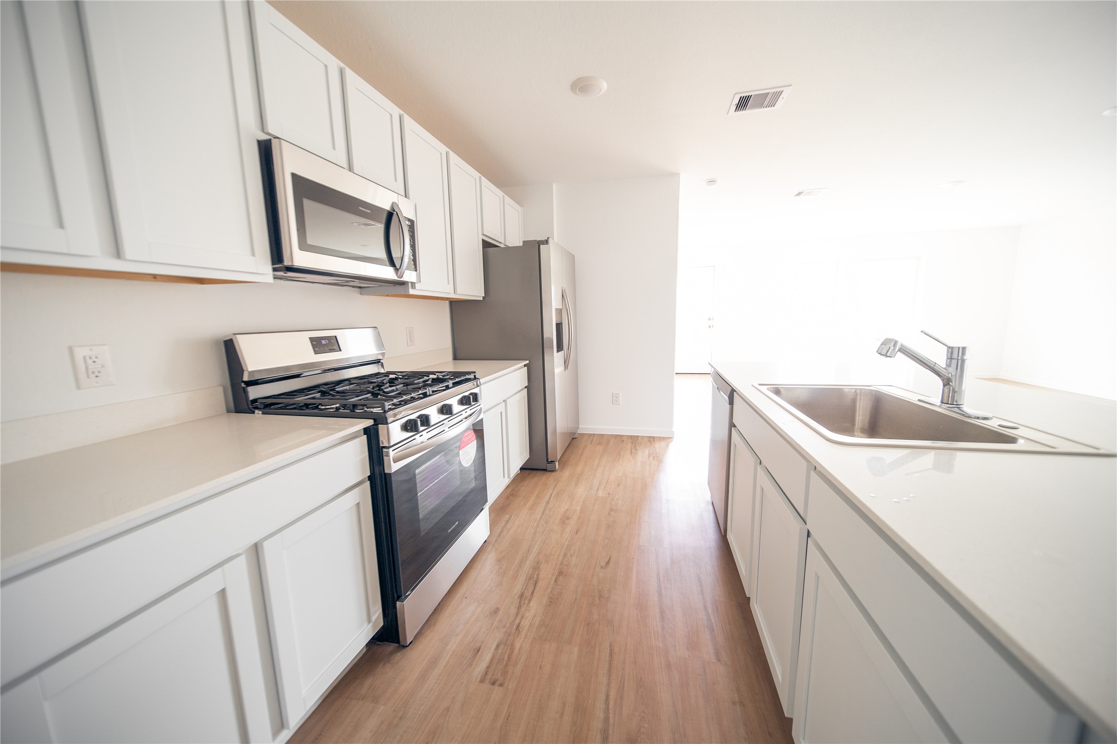 9919 Oakheath Bluff Drive Property Photo 4