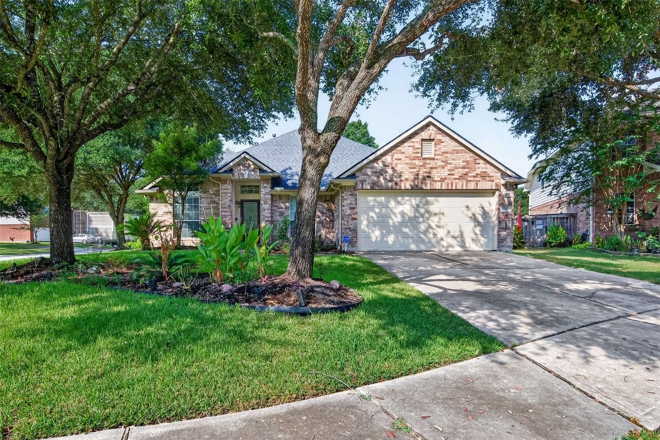 17303 Scotts Bluff Court Property Photo 4