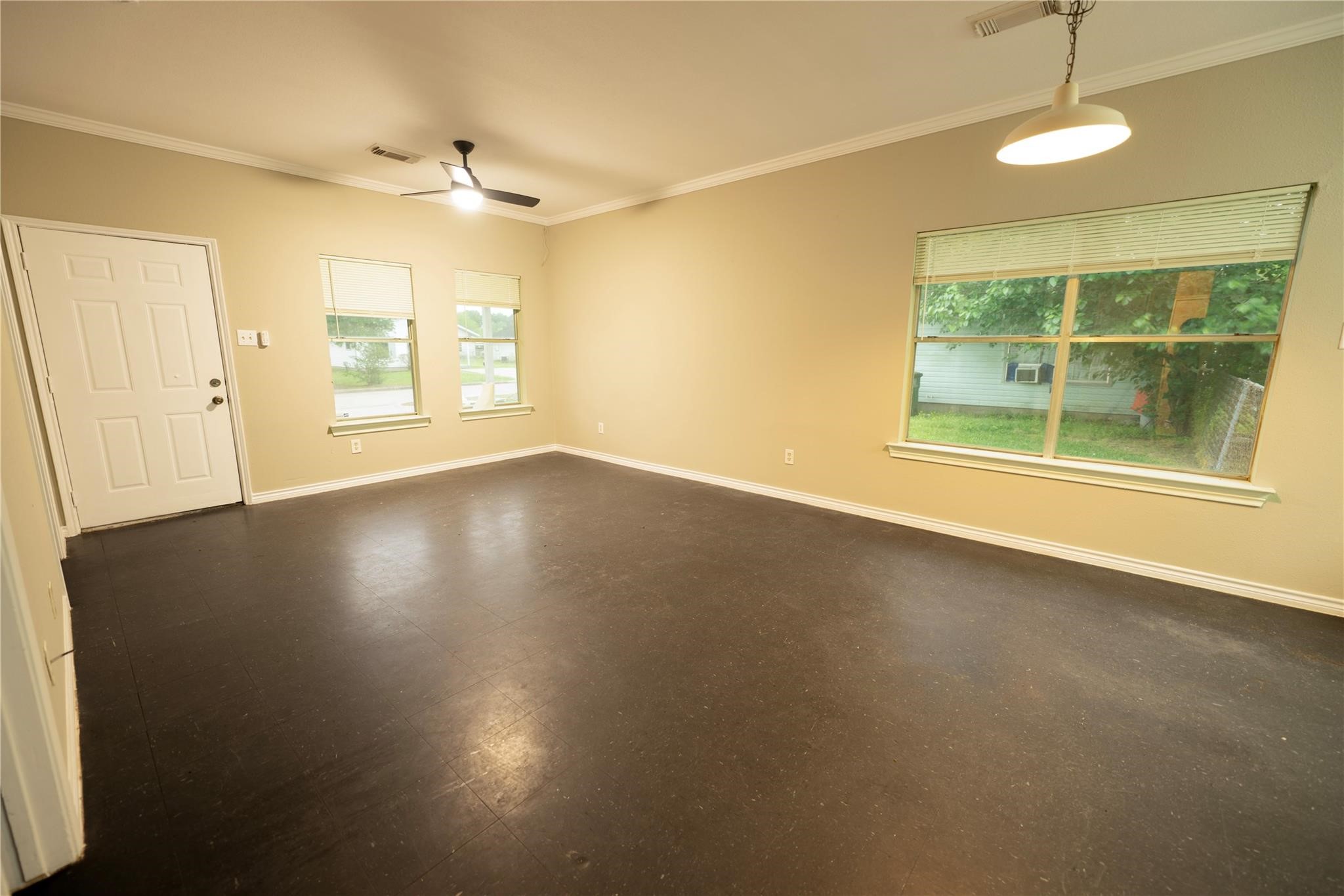 9819 Alcanterra Drive Property Photo 4
