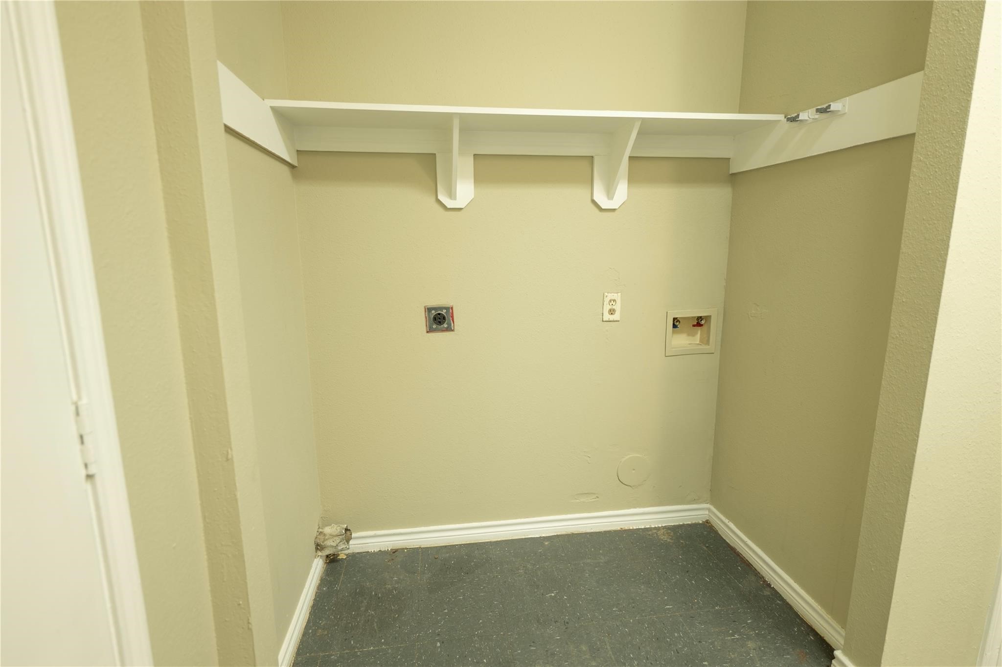 9819 Alcanterra Drive Property Photo 9