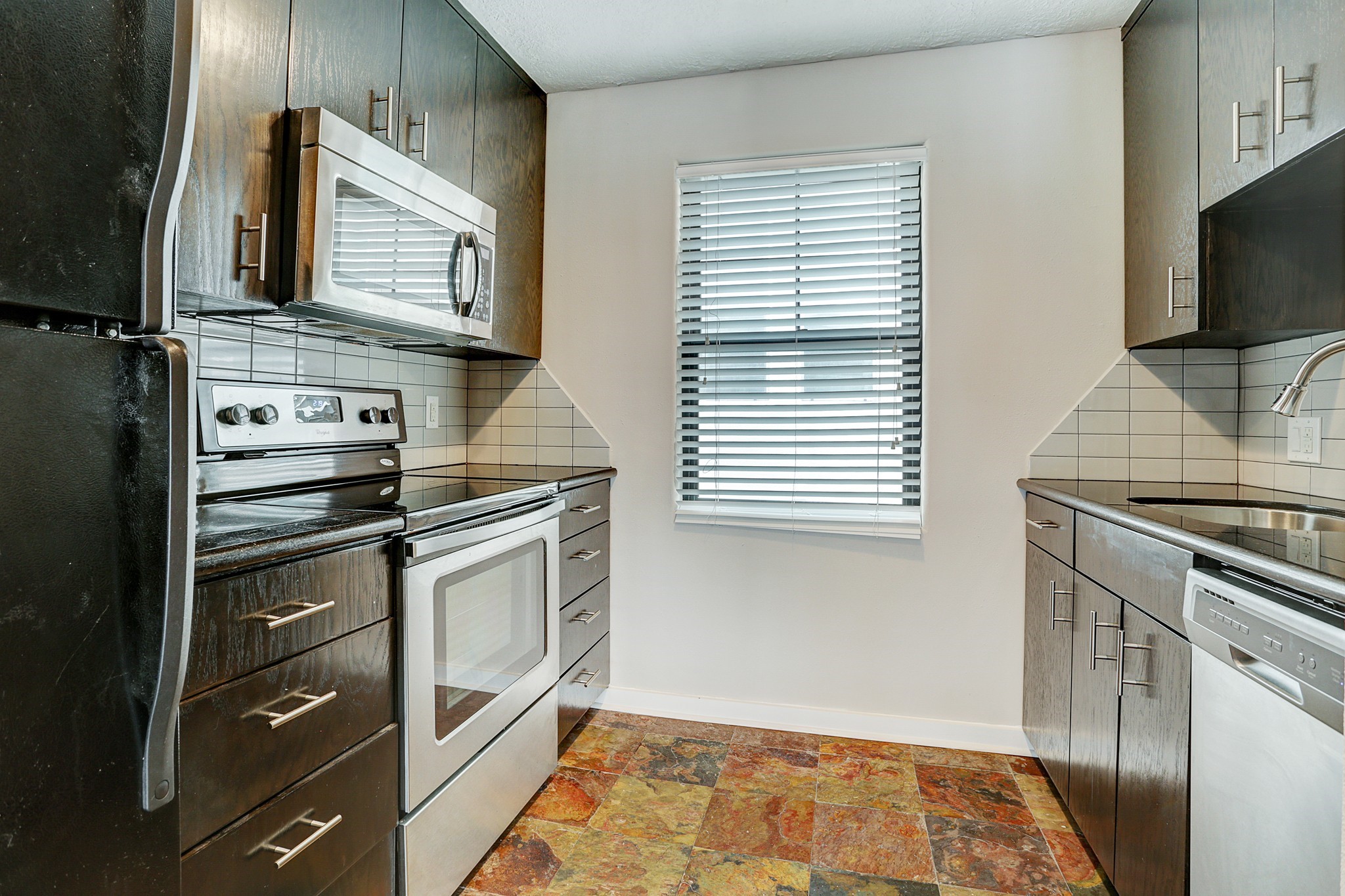 1501 Hyde Park Boulevard 23 Property Photo 3