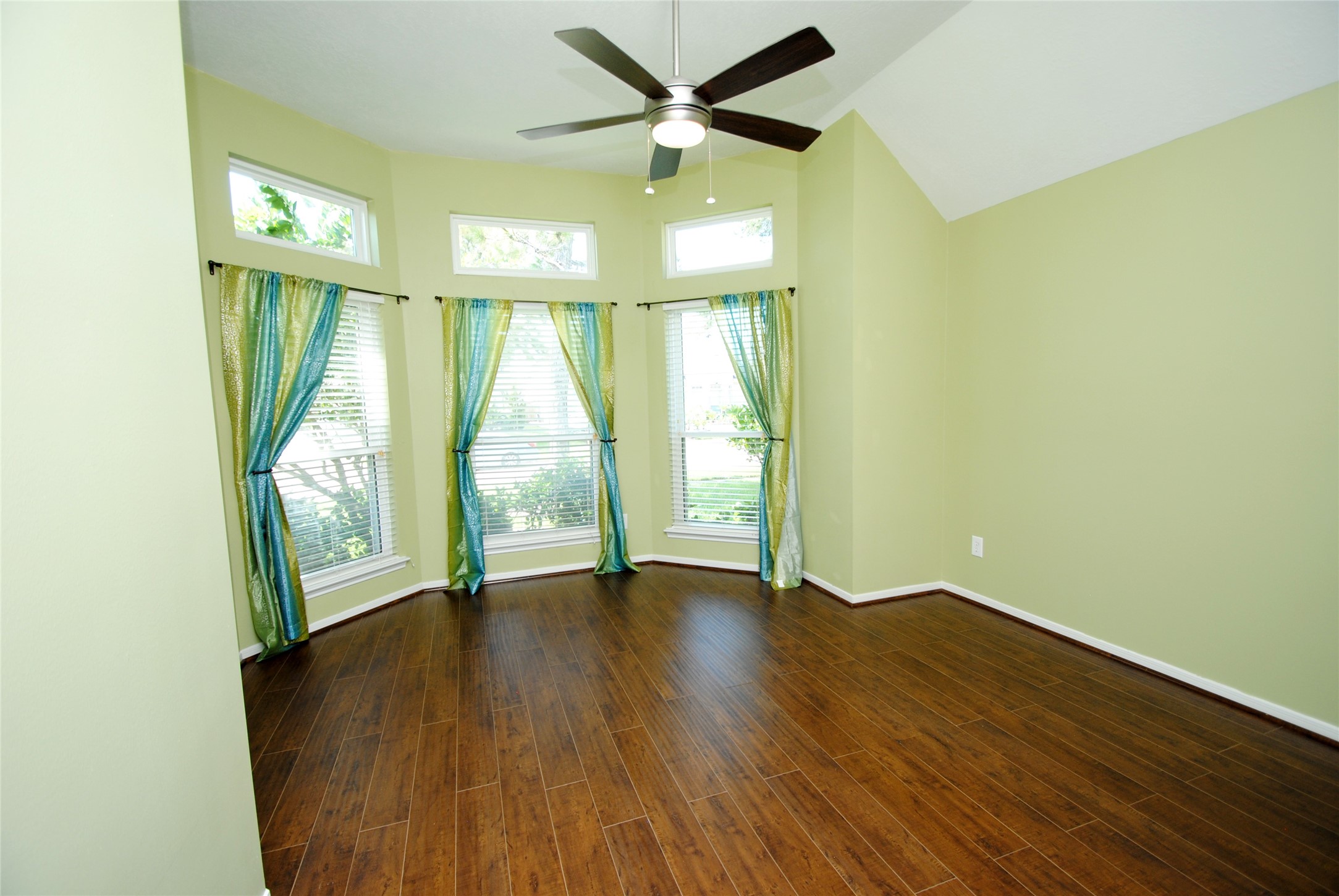 910 Allisa Street Property Photo 16