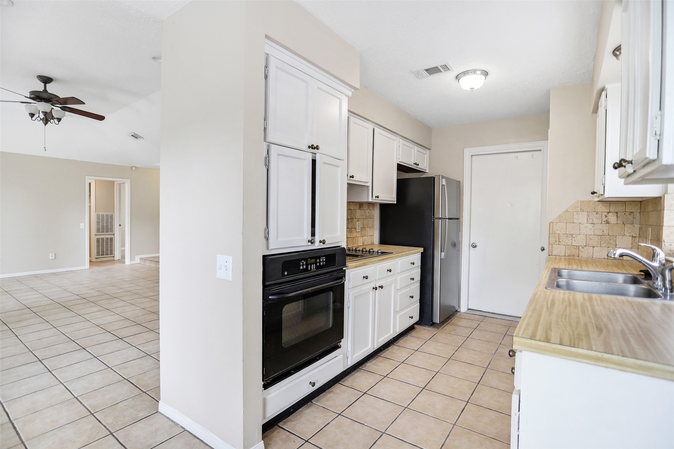 22007 Birch Valley Drive Property Photo 6